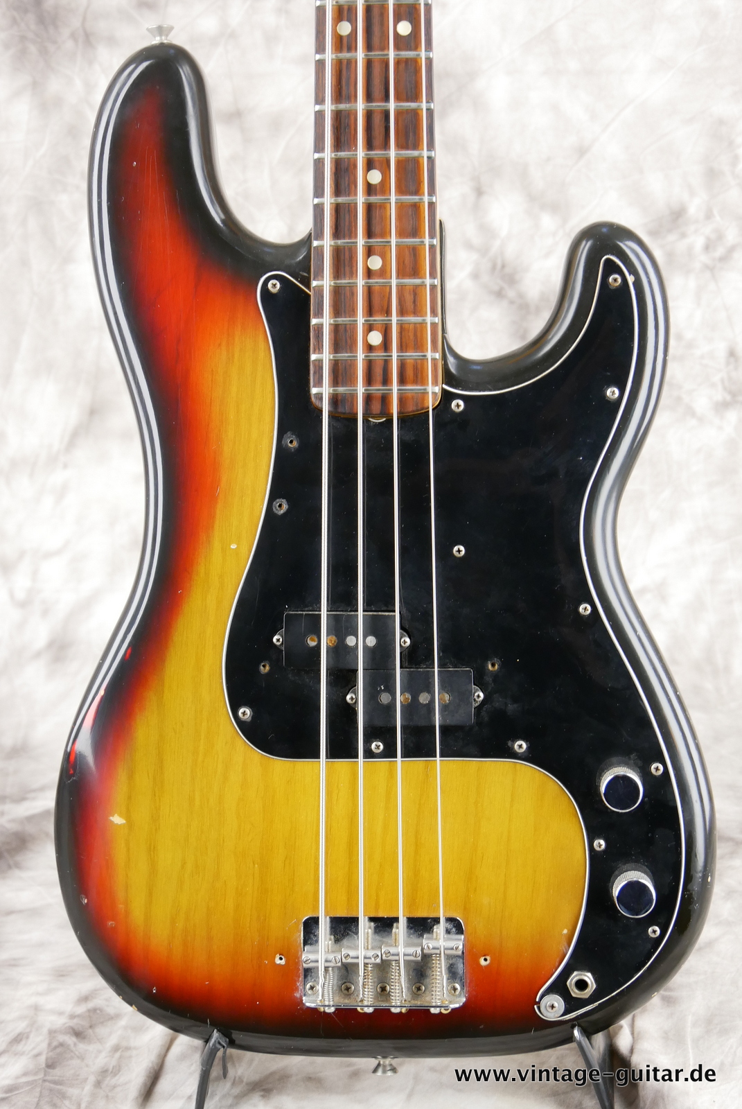 Fender_Precision_Bass_sunburst_1975-003.JPG