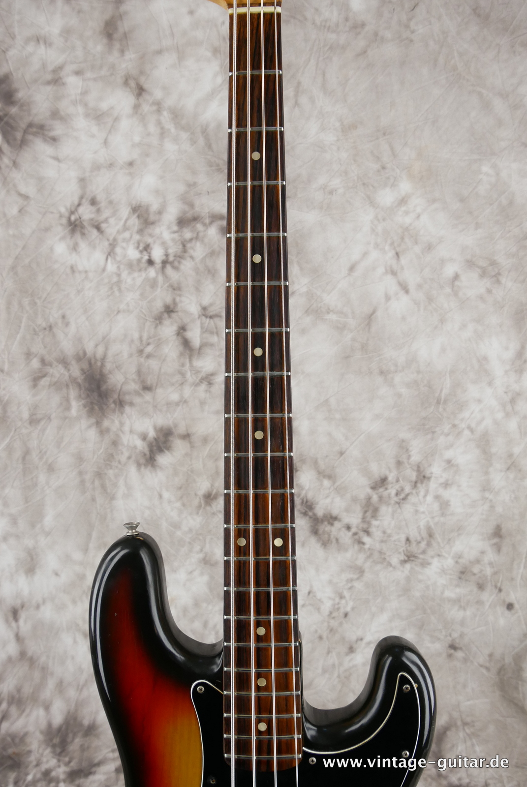 Fender_Precision_Bass_sunburst_1975-011.JPG