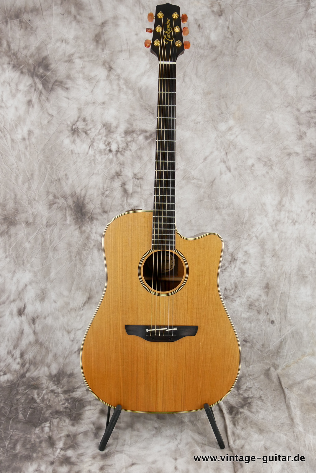 Takamine-EN10C-1989-natural-001.JPG