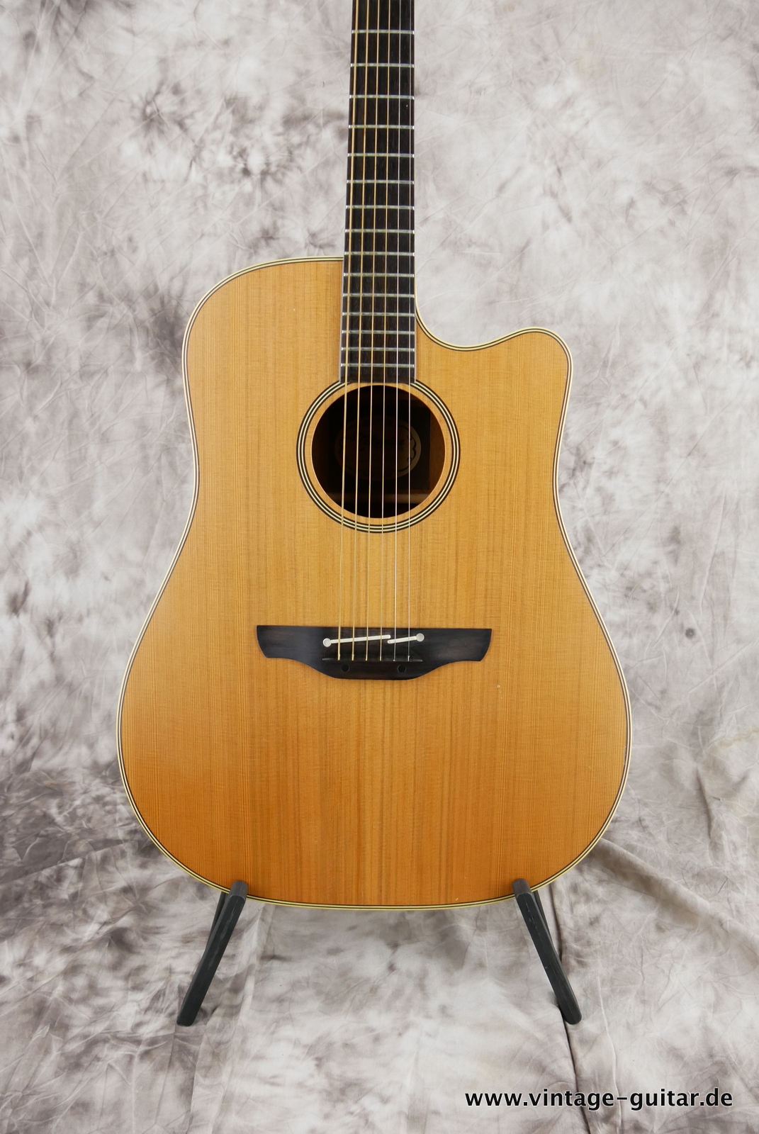 Takamine-EN10C-1989-natural-002.JPG