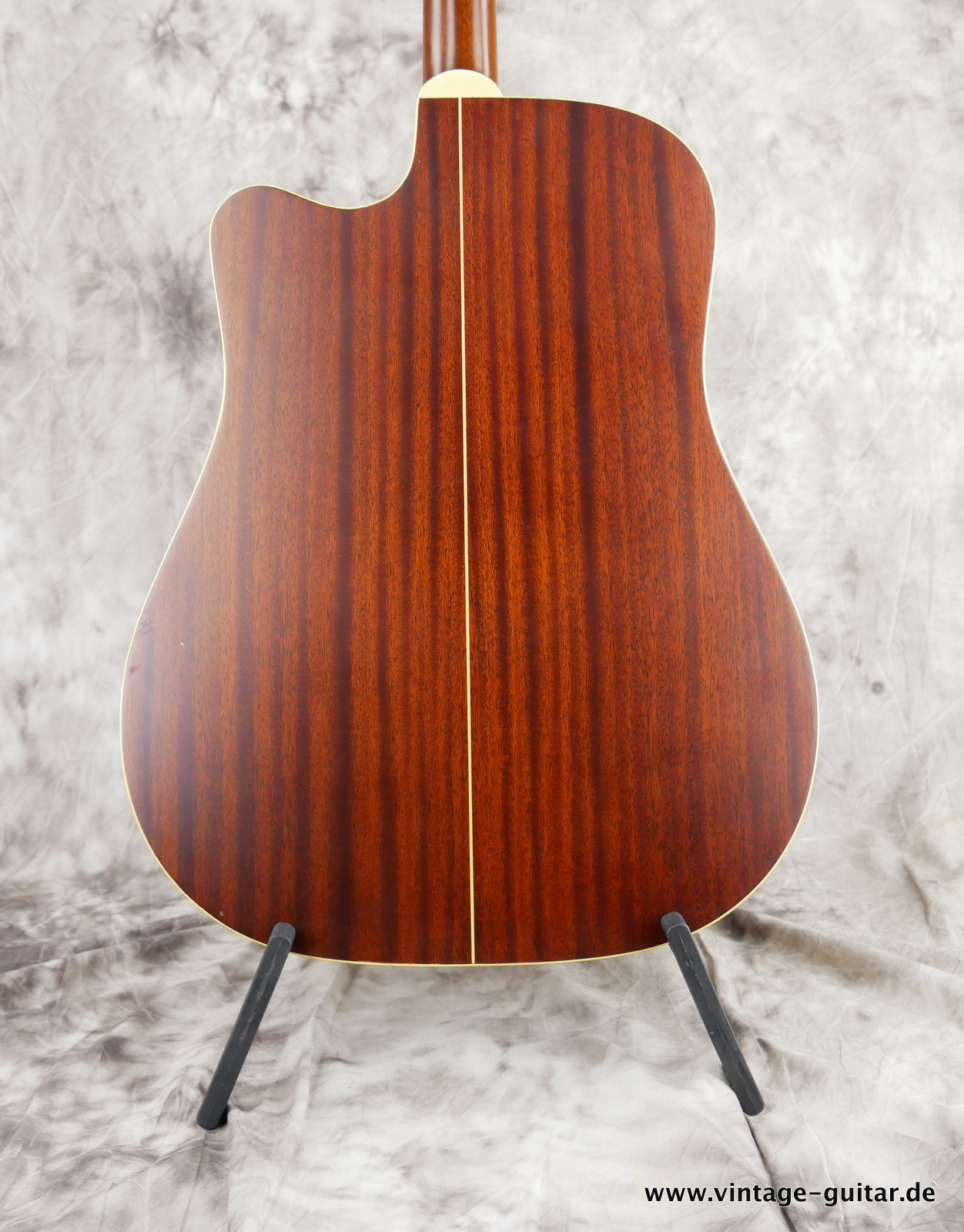 Takamine-EN10C-1989-natural-004.JPG