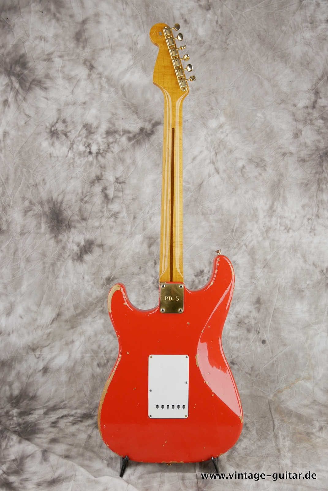 img/vintage/5174/Fender_Stratocaster_1958_relic_Custom_shop_Platinum_dealer_PD3_Cunetto_John_Cruz_fiesta_red_1997-002.JPG