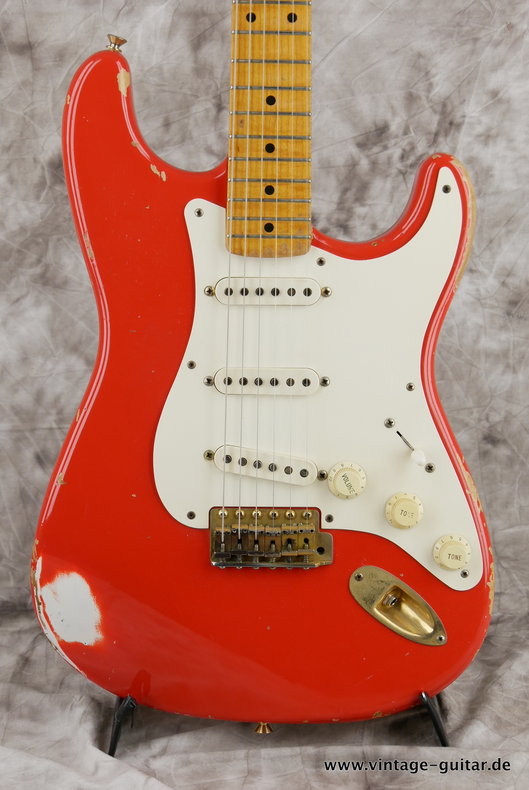 img/vintage/5174/Fender_Stratocaster_1958_relic_Custom_shop_Platinum_dealer_PD3_Cunetto_John_Cruz_fiesta_red_1997-003.JPG