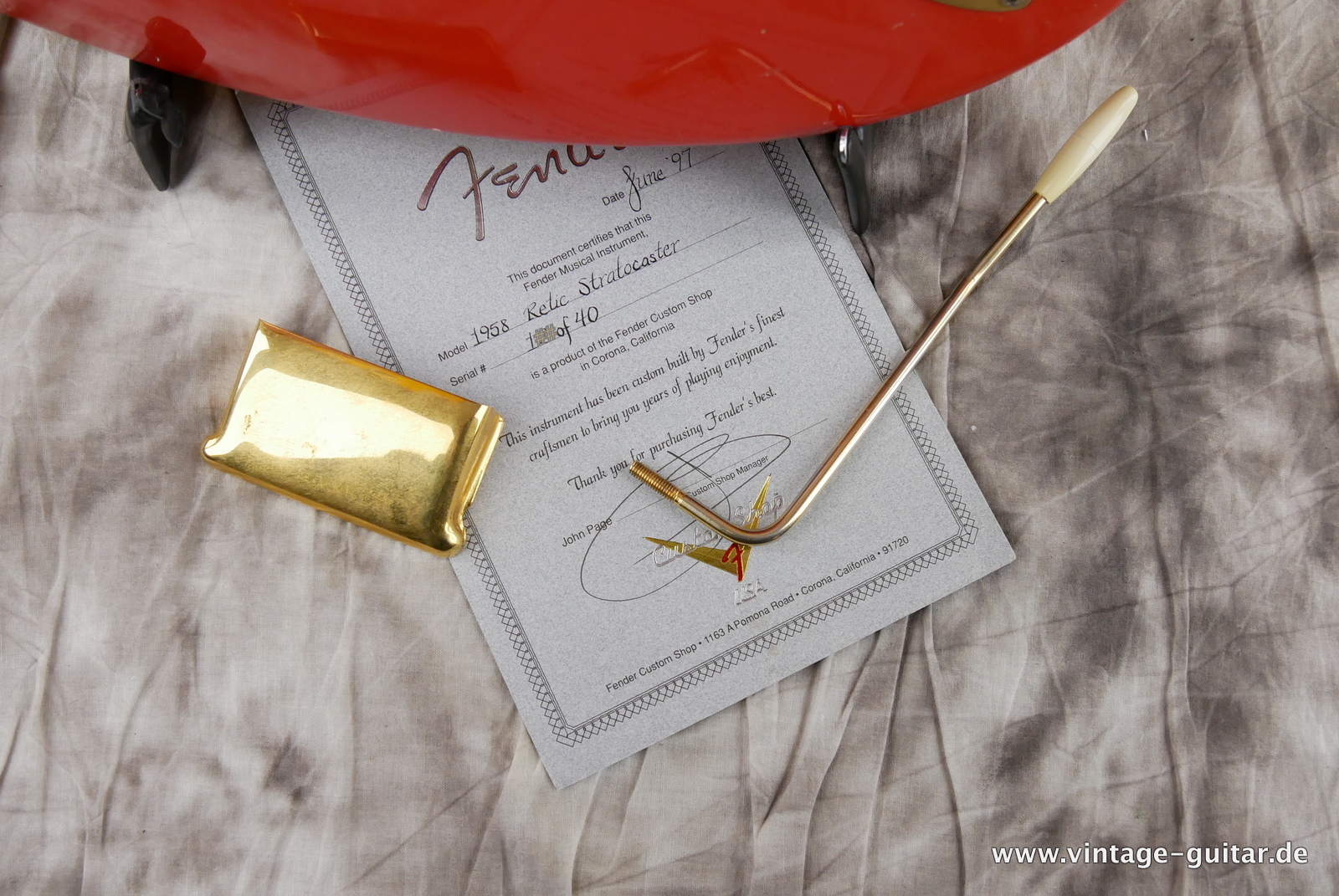 img/vintage/5174/Fender_Stratocaster_1958_relic_Custom_shop_Platinum_dealer_PD3_Cunetto_John_Cruz_fiesta_red_1997-013.JPG