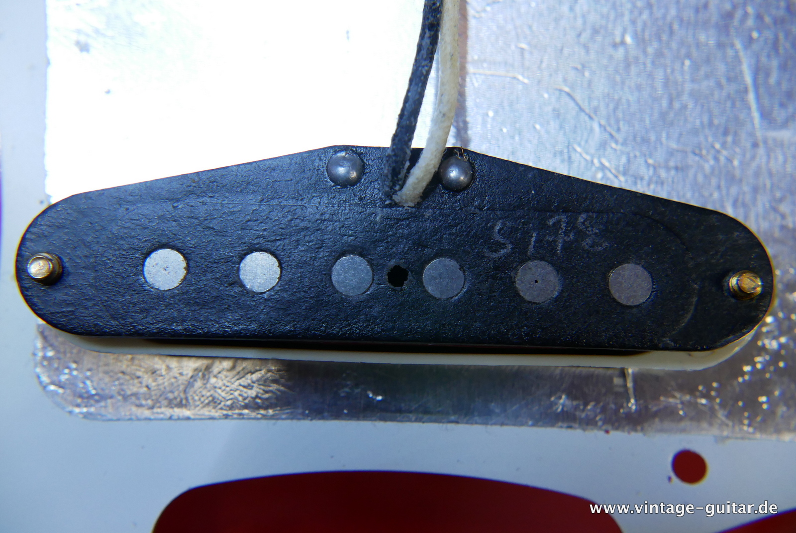 img/vintage/5174/Fender_Stratocaster_1958_relic_Custom_shop_Platinum_dealer_PD3_Cunetto_John_Cruz_fiesta_red_1997-024.JPG