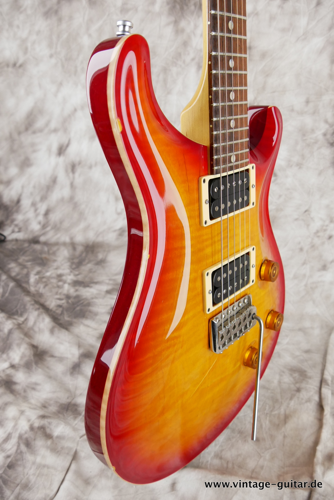 PRS_CE_24_cherry_sunburst_2004-005.JPG