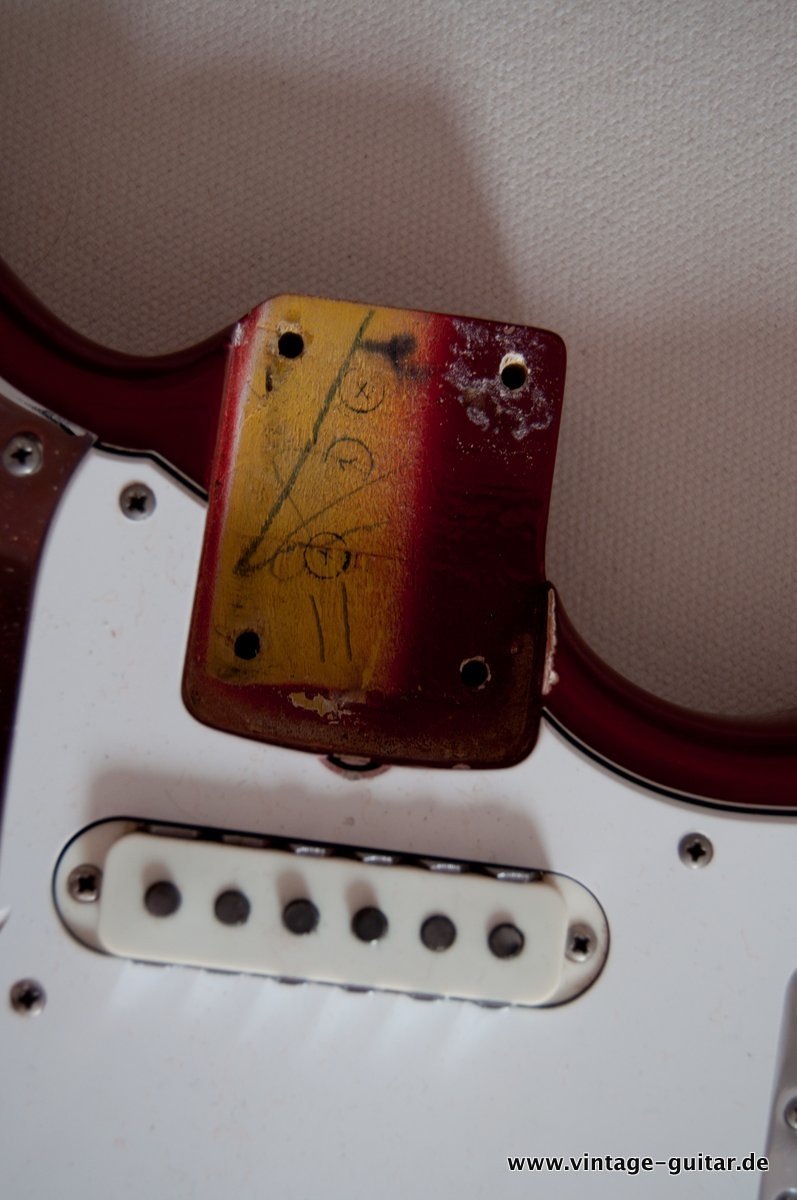 img/vintage/5181/Fender_Jaguar_candy_apple_red_1966-033.jpg