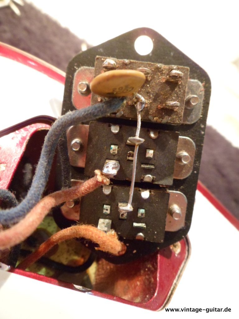 img/vintage/5181/Fender_Jaguar_candy_apple_red_1966-034.jpg