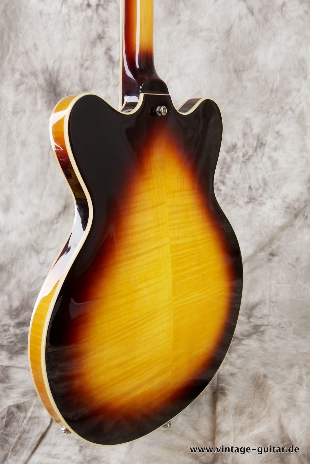 Hoefner-verythin-custom-2012-sunburst-011.JPG