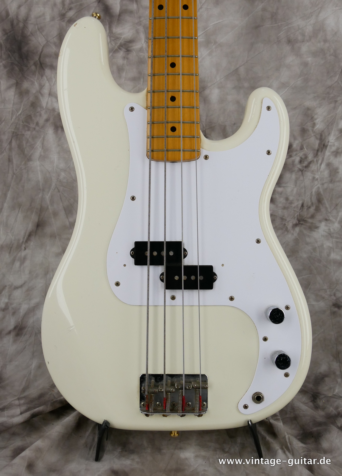 squier-precision-1983-olympic-white-002.JPG
