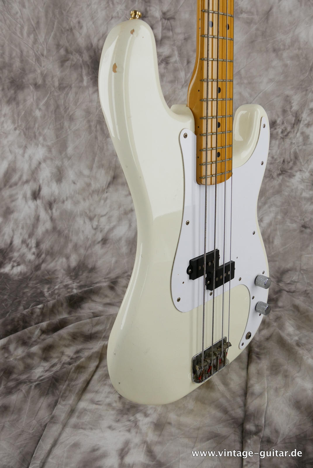 squier-precision-1983-olympic-white-009.JPG