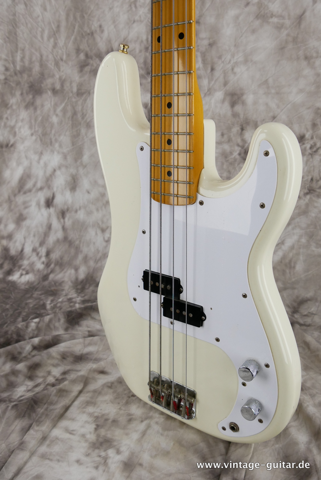 squier-precision-1983-olympic-white-010.JPG