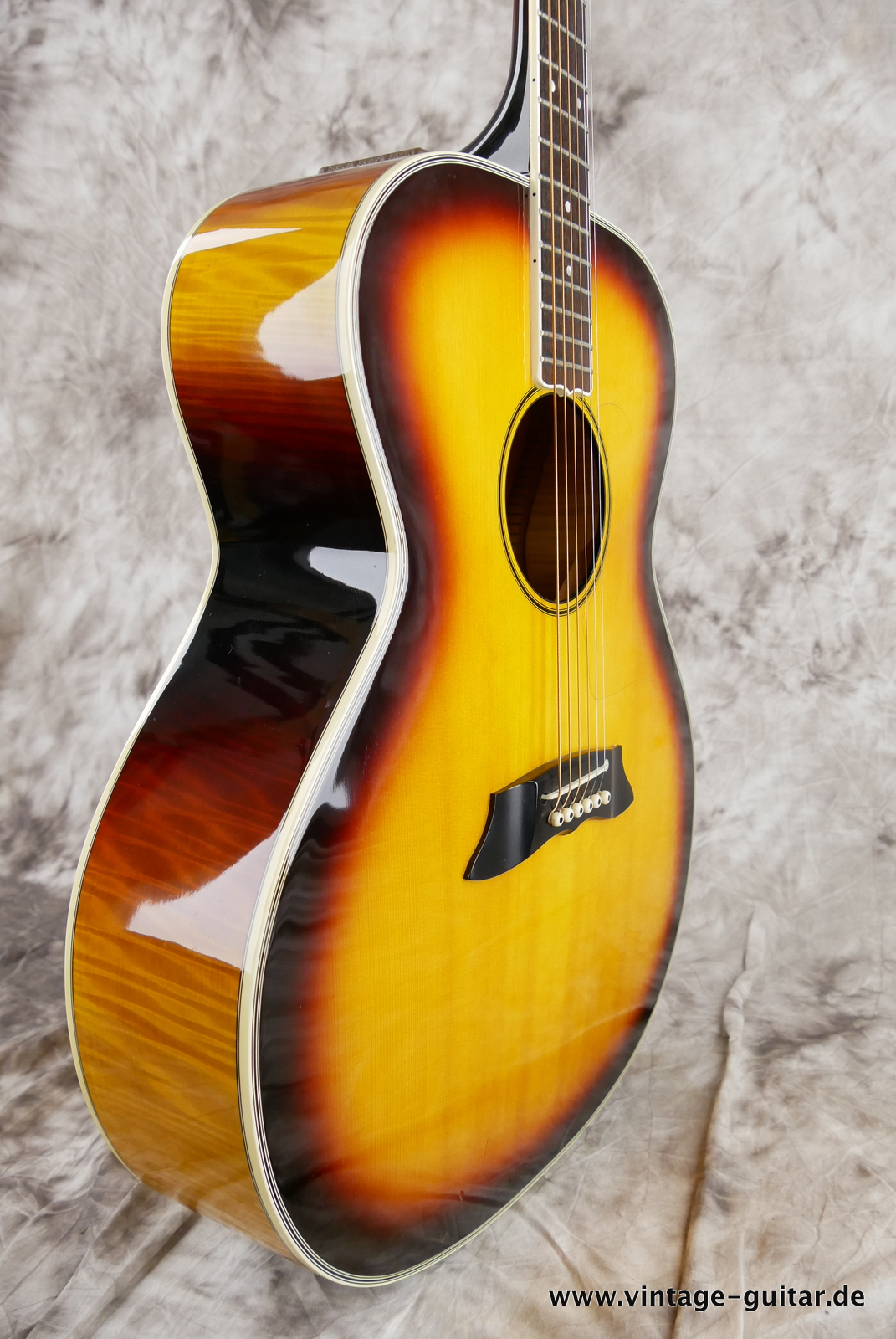 img/vintage/5186/Takamine_EF_380_MD_Jumbo_Acoustic_Guitar_activ_Pickup_Japan_1982-005.JPG