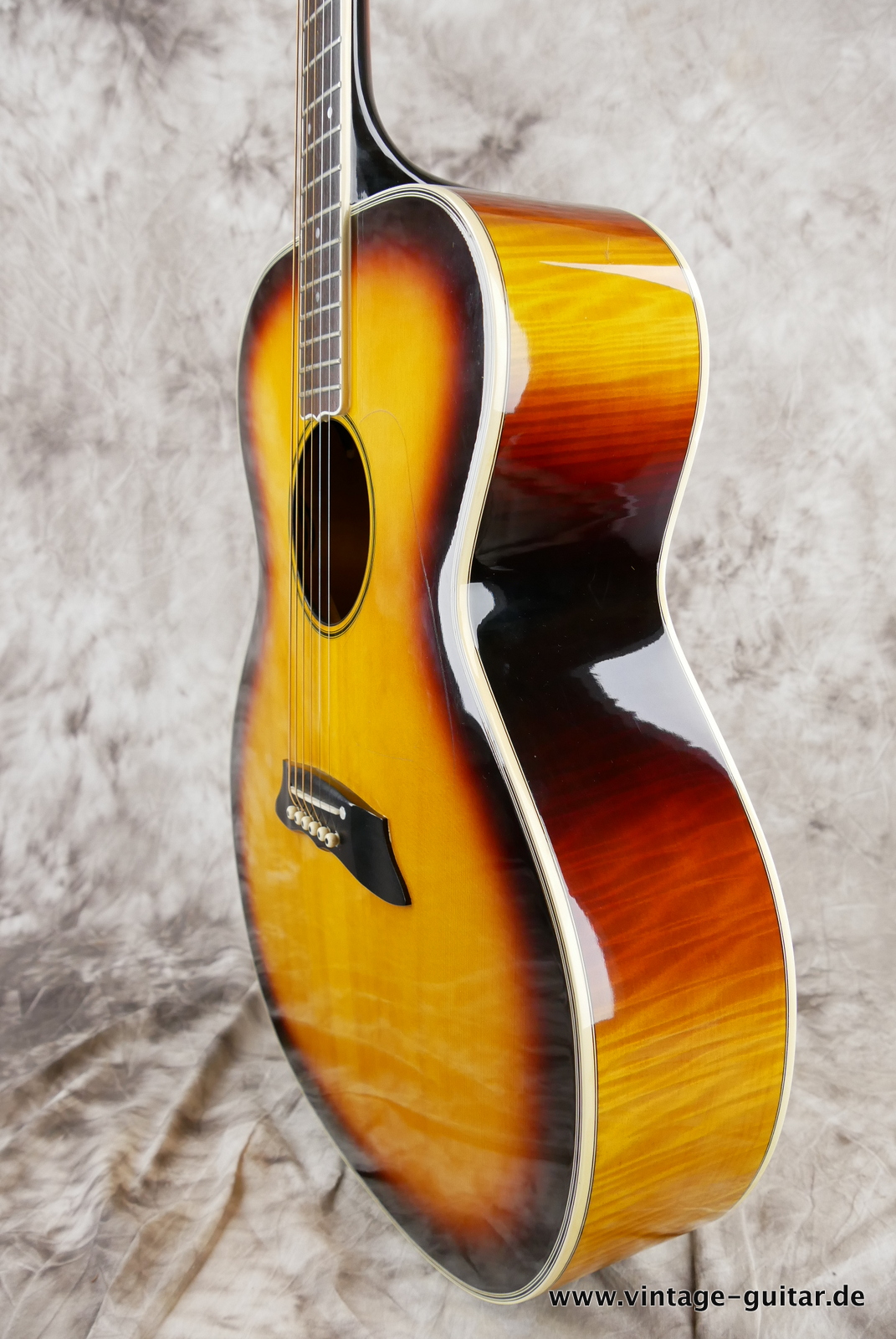 img/vintage/5186/Takamine_EF_380_MD_Jumbo_Acoustic_Guitar_activ_Pickup_Japan_1982-006.JPG