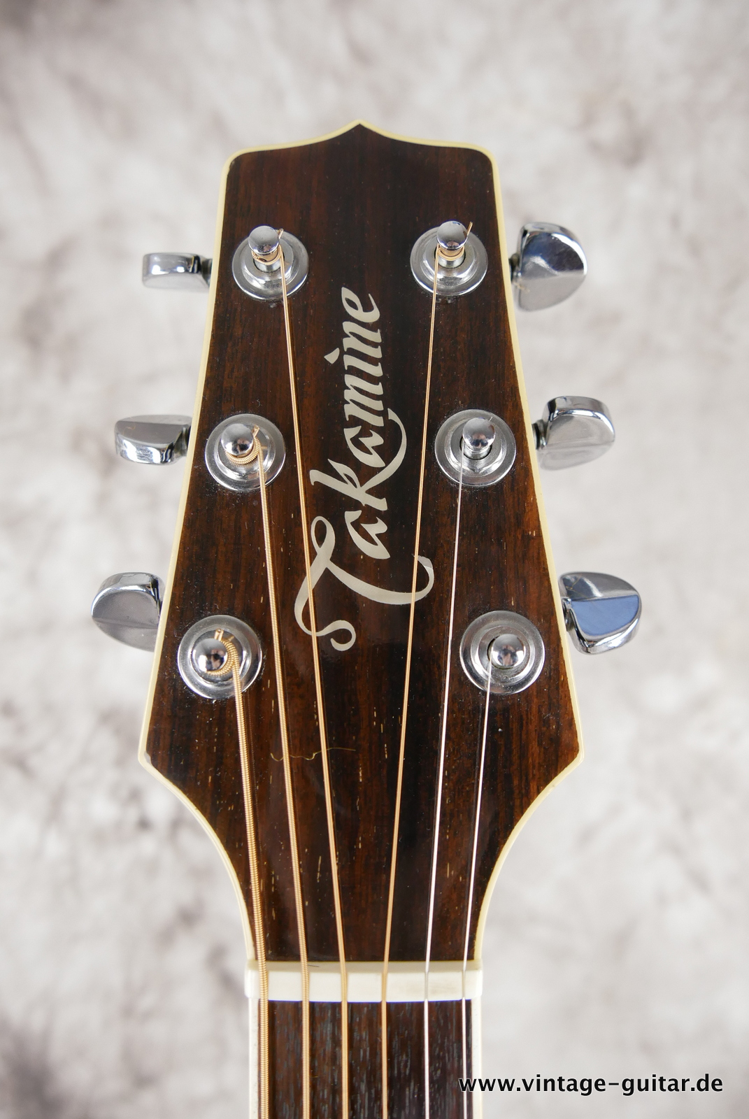 img/vintage/5186/Takamine_EF_380_MD_Jumbo_Acoustic_Guitar_activ_Pickup_Japan_1982-009.JPG