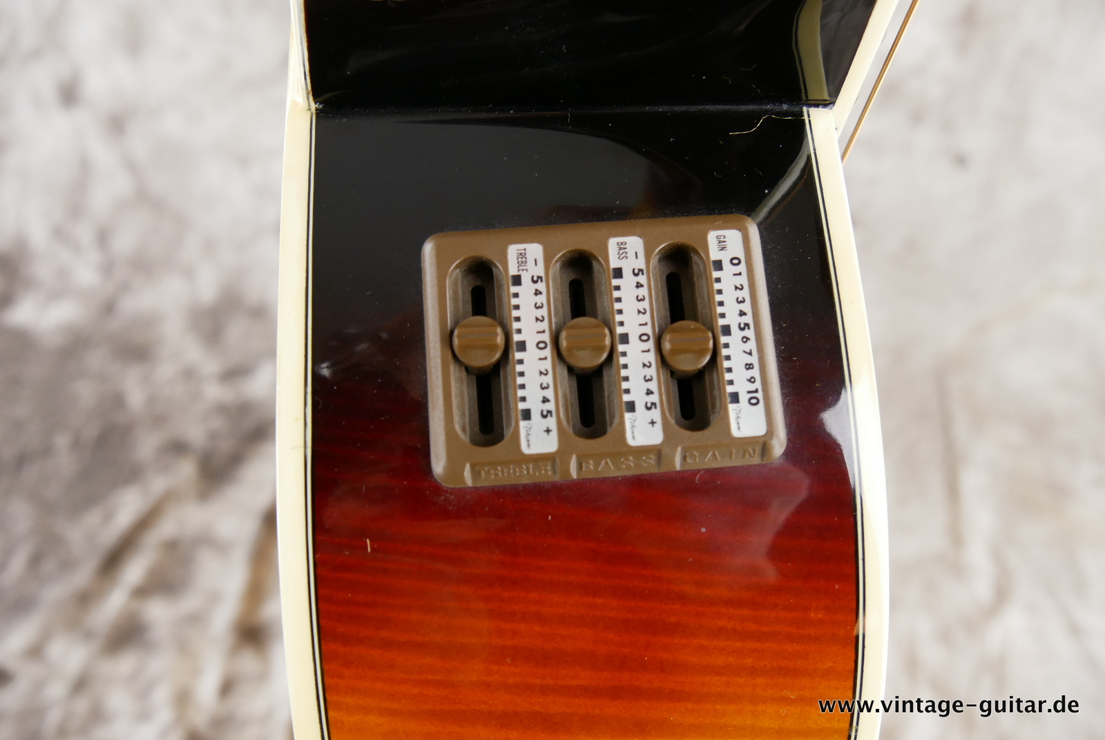 Takamine_EF_380_MD_Jumbo_Acoustic_Guitar_activ_Pickup_Japan_1982-013.JPG