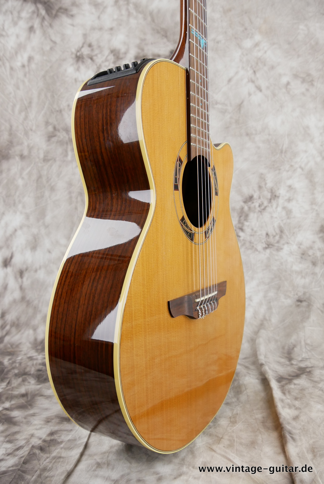 img/vintage/5188/Takamine_Santa_Fee_acoustic_guitar_pickup_flightcase-005.JPG