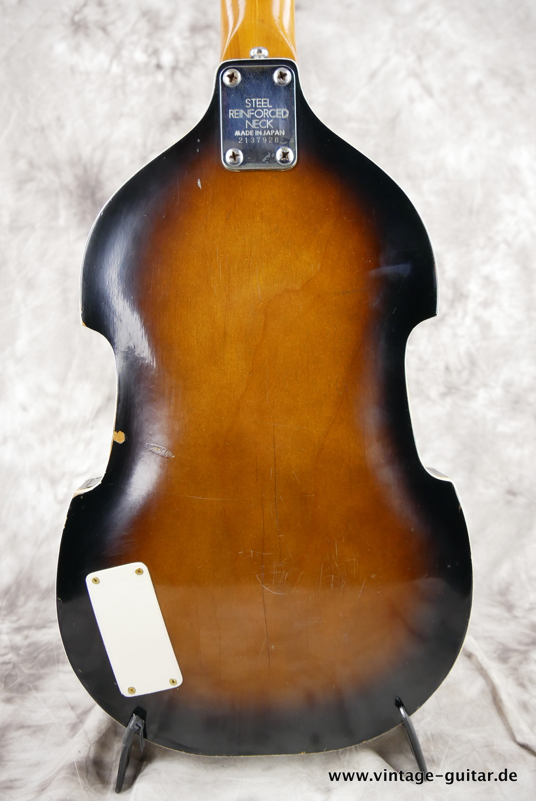 img/vintage/5194/Aria_Mod_1402T_violine_guitar_60s_japan_vintage_fhole-004.JPG