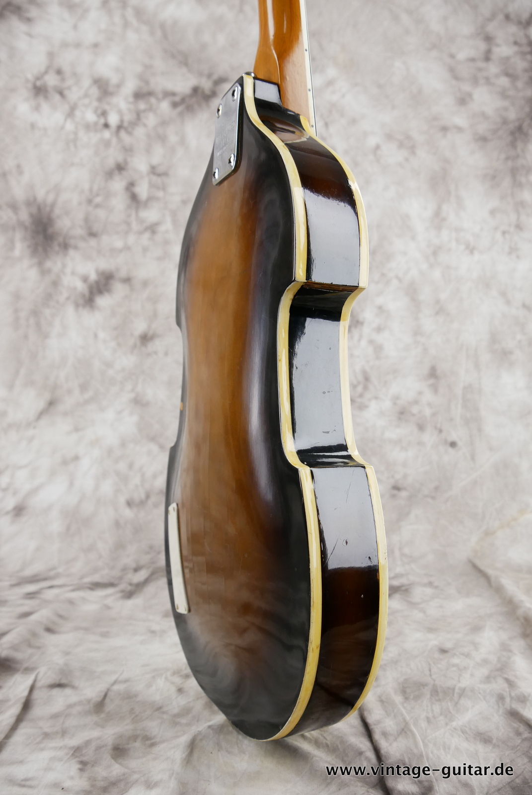 img/vintage/5194/Aria_Mod_1402T_violine_guitar_60s_japan_vintage_fhole-008.JPG