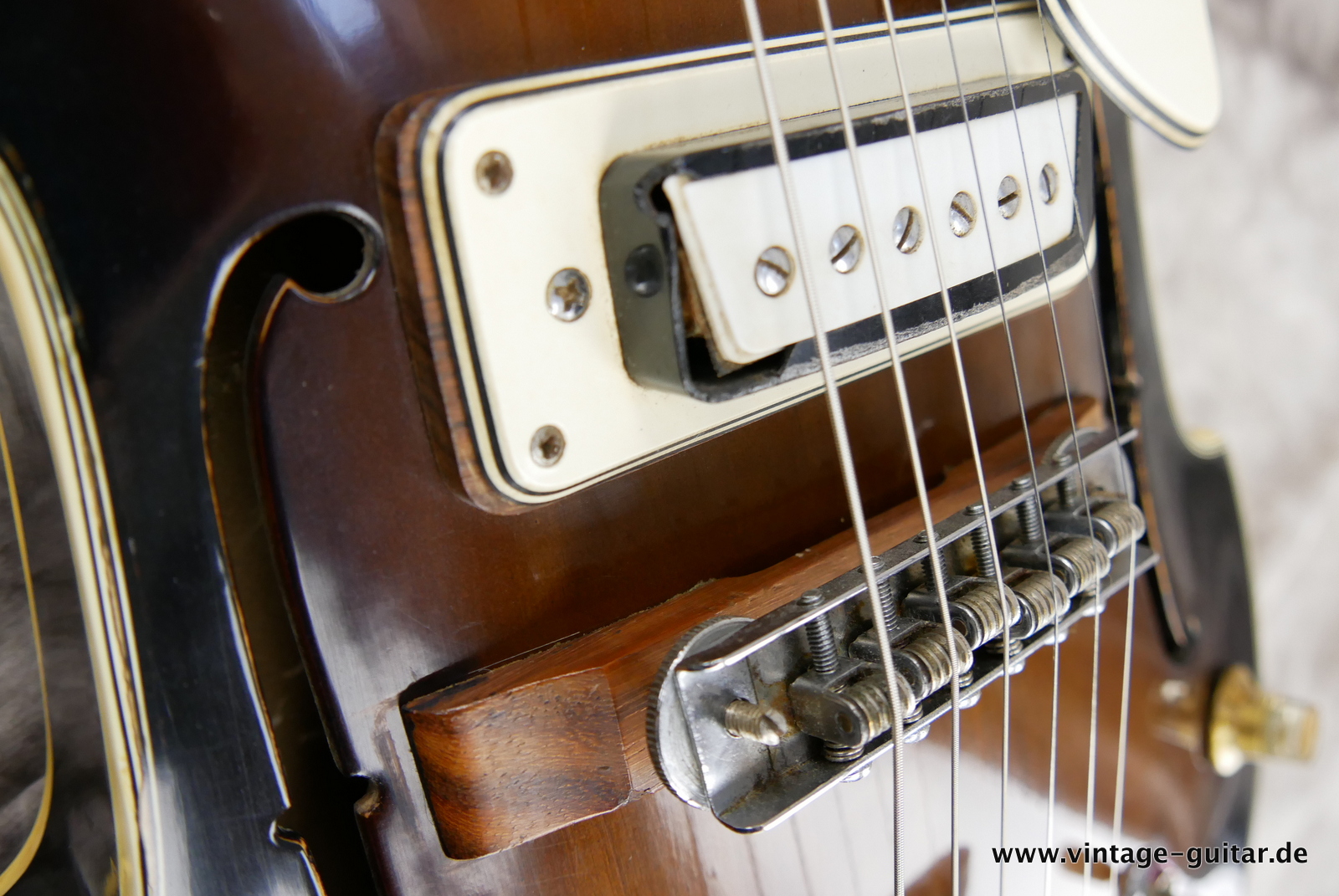 Aria_Mod_1402T_violine_guitar_60s_japan_vintage_fhole-014.JPG