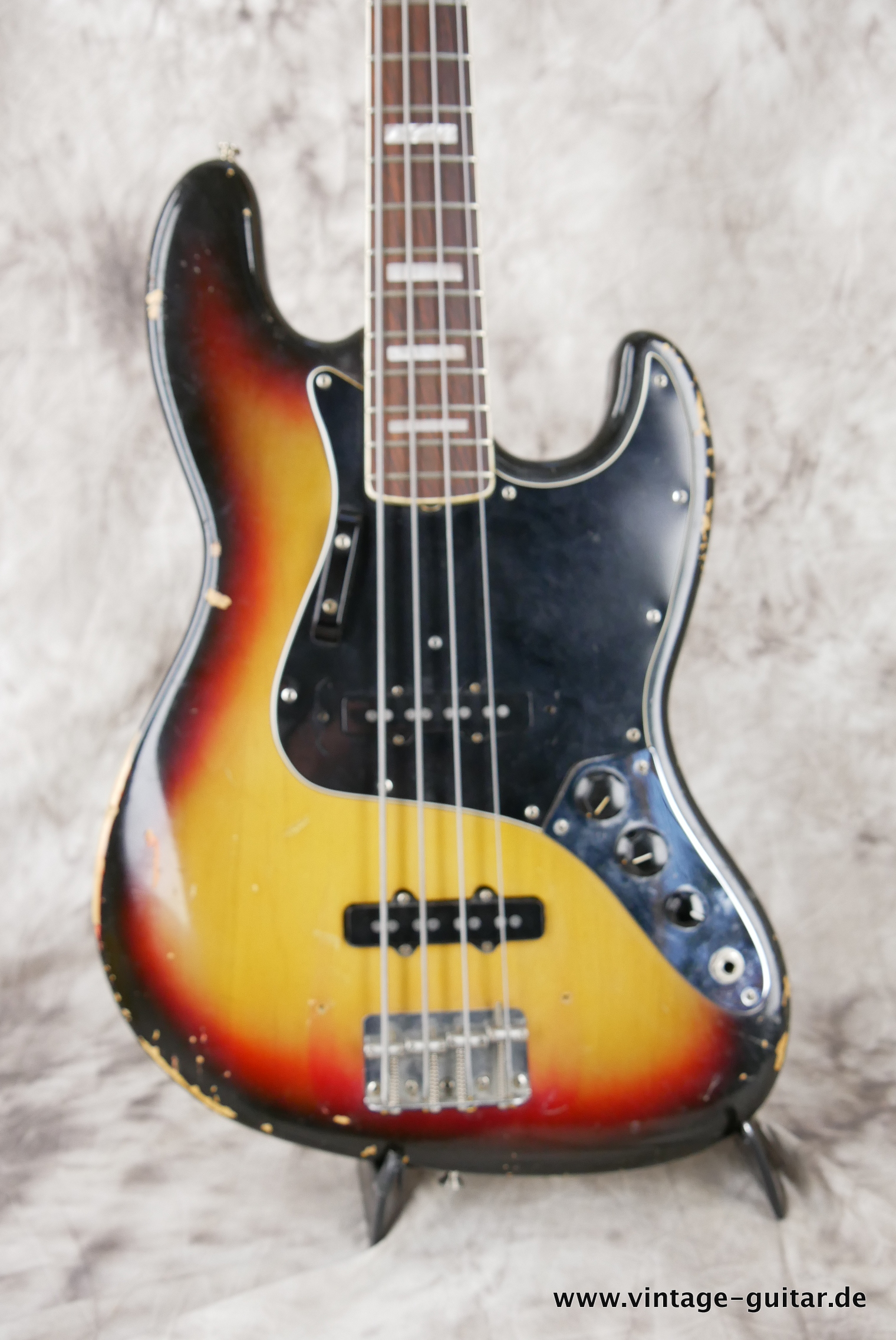 Fender-Jazz-Bass-1974-alder-sunburst-002.JPG