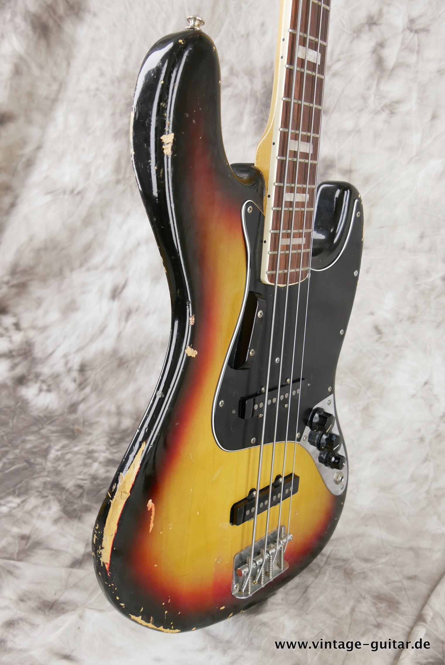 Fender-Jazz-Bass-1974-alder-sunburst-005.JPG