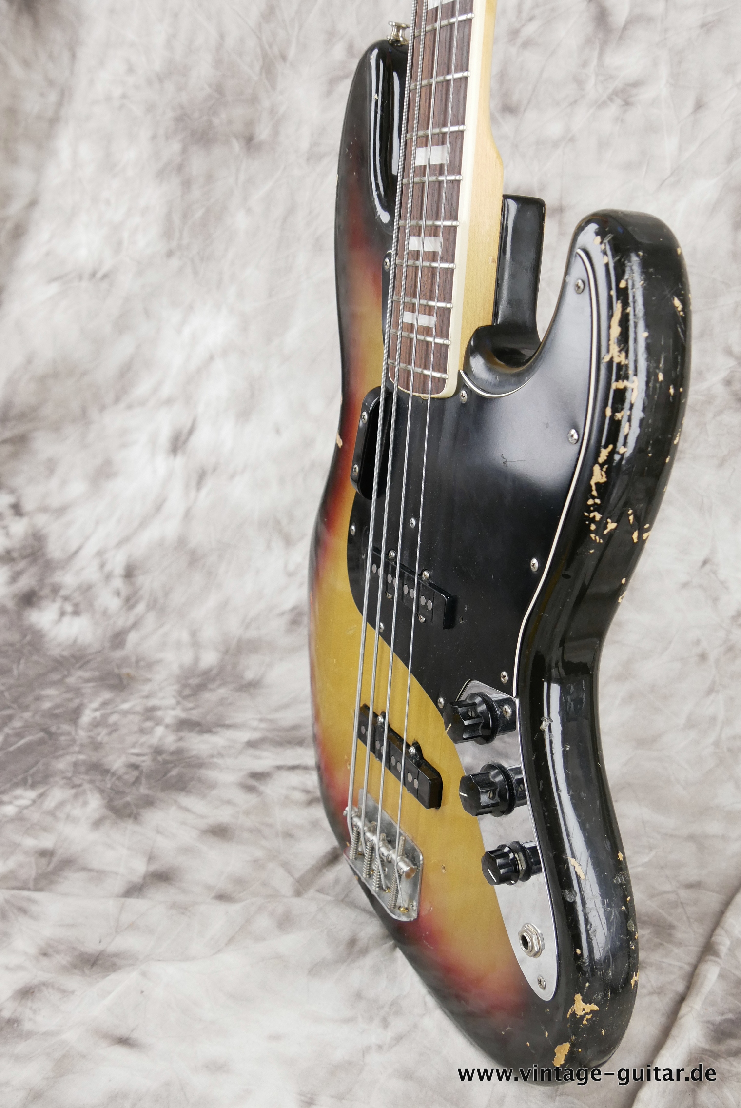 Fender-Jazz-Bass-1974-alder-sunburst-006.JPG