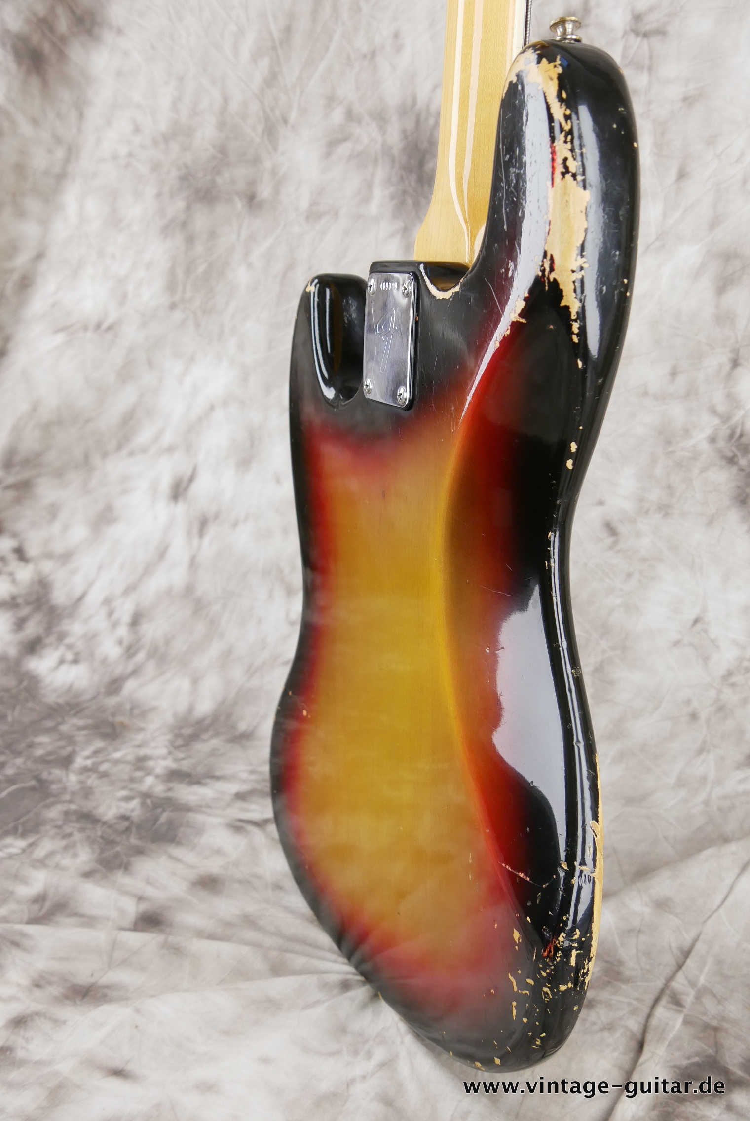 Fender-Jazz-Bass-1974-alder-sunburst-008.JPG