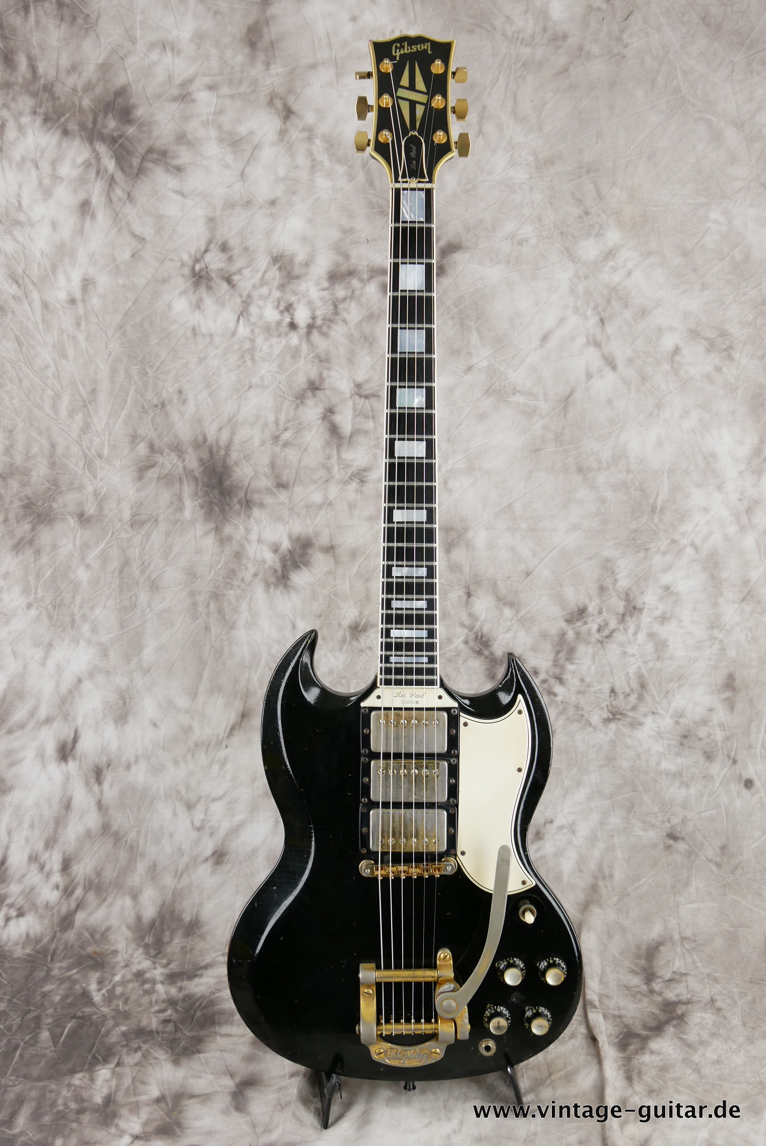 Gibson-SG-Les-Paul-Custom-black-Bigsby-1963-001.JPG