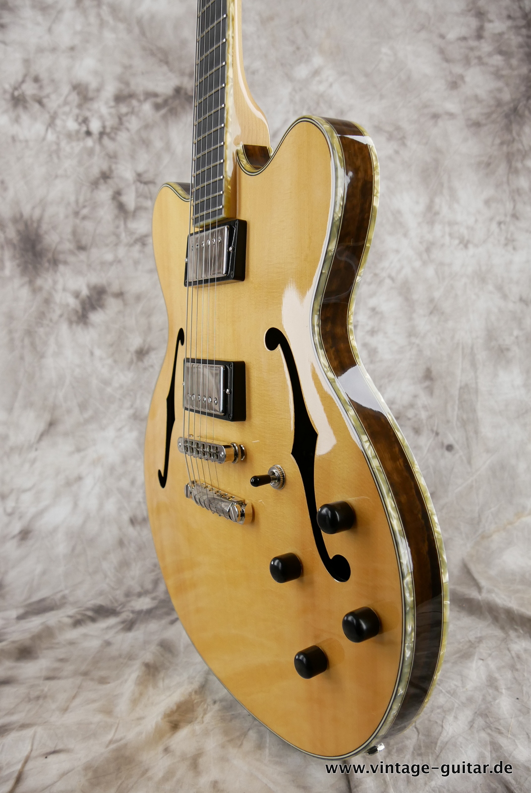 Hofner_hoefner_verythin_limited_edition_very_thin_2012_smoked_eucalyptus_thomas_stuehlein_stuhlein_oneoften_master_luthier-006.JPG