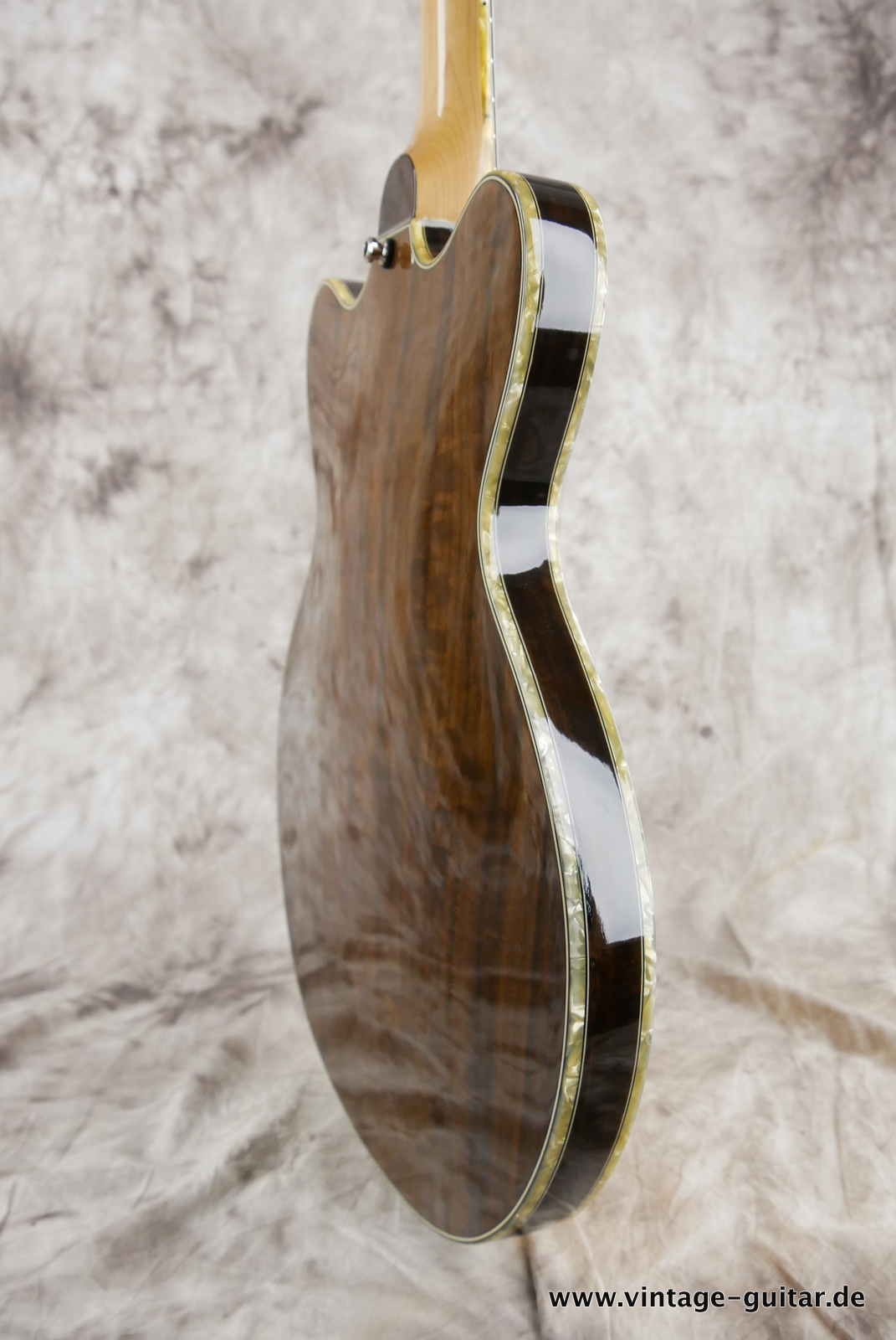 img/vintage/5208/Hofner_hoefner_verythin_limited_edition_very_thin_2012_smoked_eucalyptus_thomas_stuehlein_stuhlein_oneoften_master_luthier-008.JPG