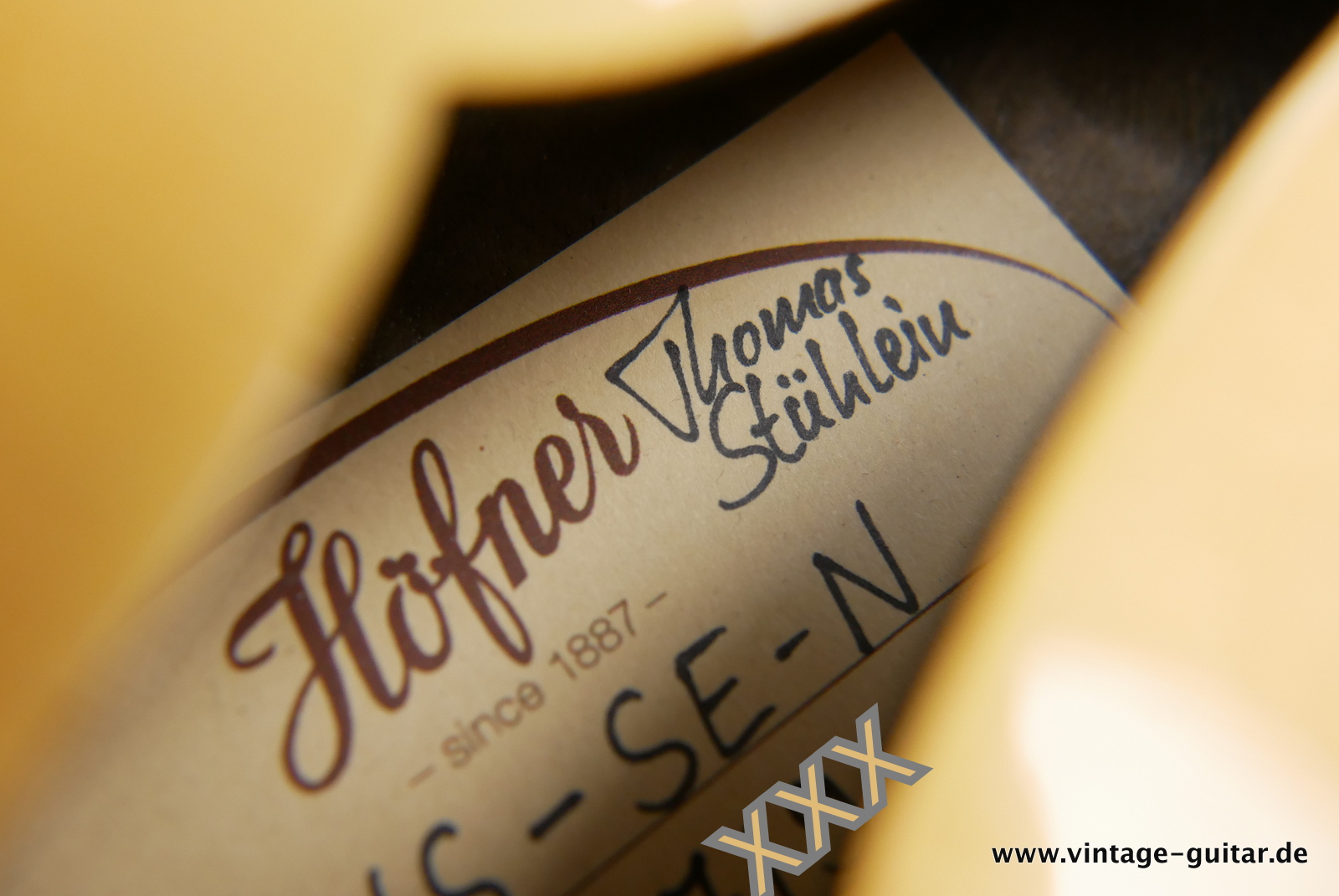 img/vintage/5208/Hofner_hoefner_verythin_limited_edition_very_thin_2012_smoked_eucalyptus_thomas_stuehlein_stuhlein_oneoften_master_luthier-015.JPG