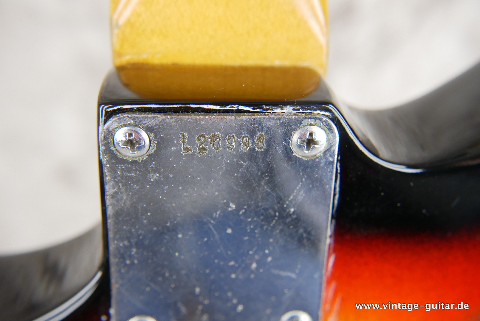 Fender-Jaguar-1964-sunburst-015.JPG