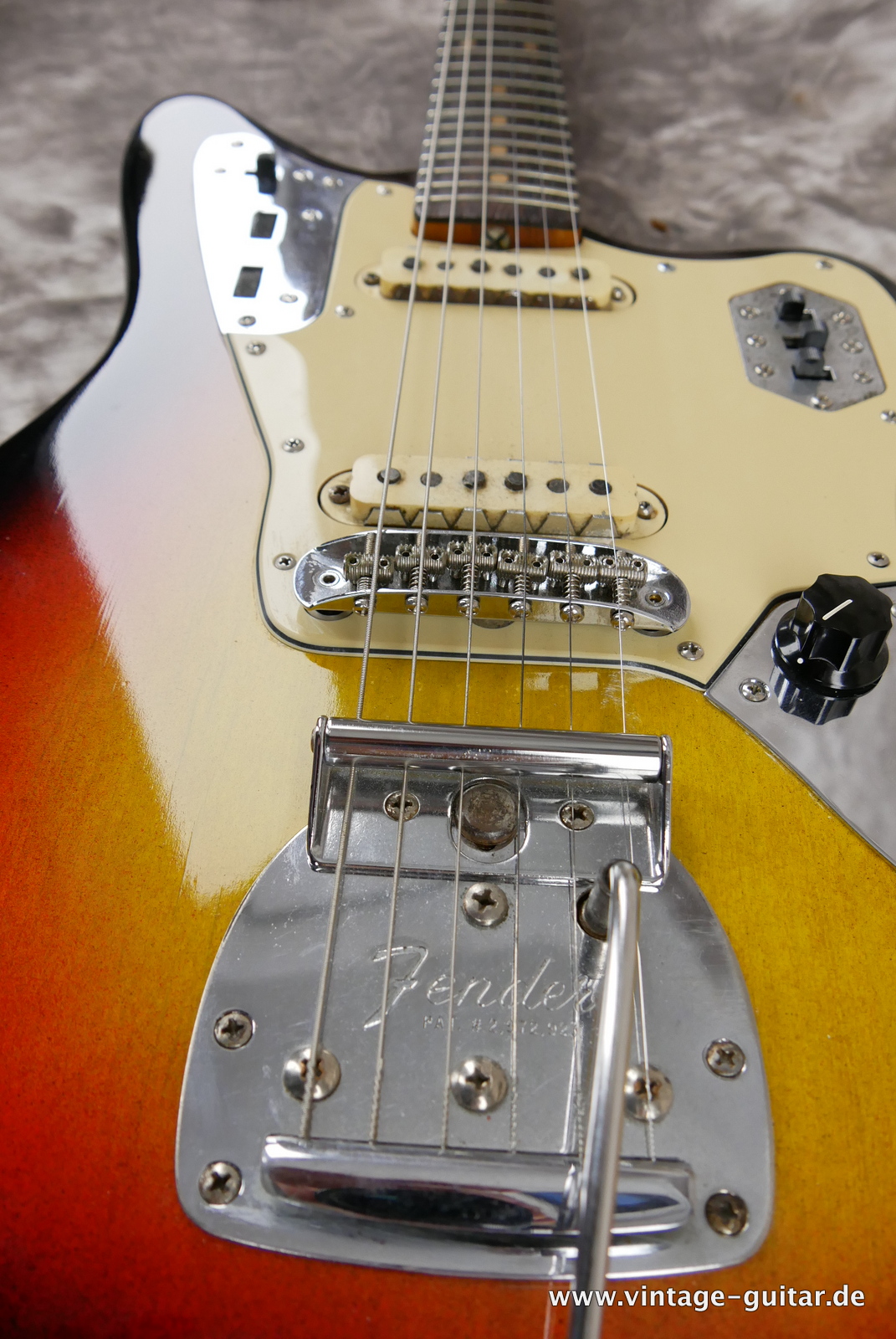 img/vintage/5214/Fender-Jaguar-1964-sunburst-016.JPG