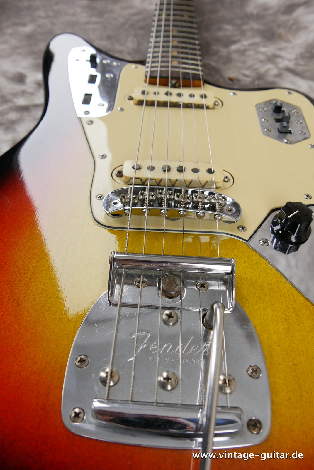 Fender-Jaguar-1964-sunburst-016.JPG