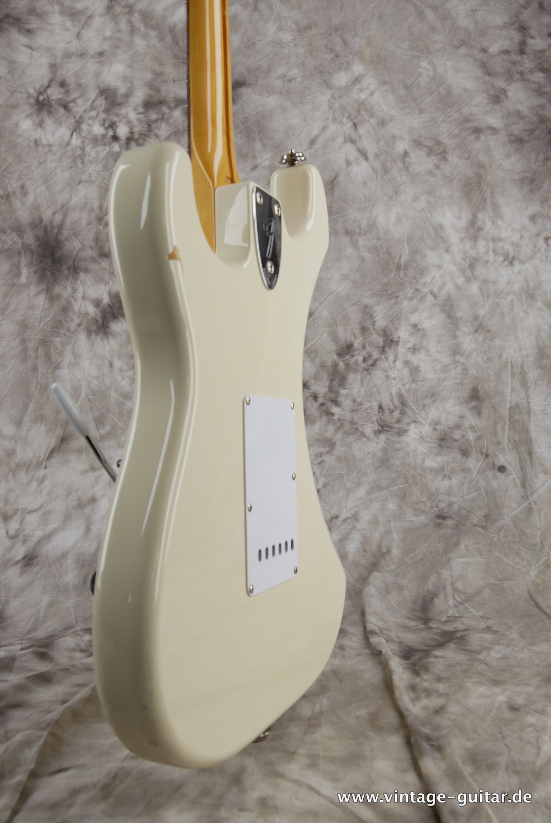 img/vintage/5217/Fender_Strat_Stratocaster_Ritchie_Blackmore_ST-72RB_madeinjapan_1997_olympic_white_singed_scalloped_fretboard-007.JPG