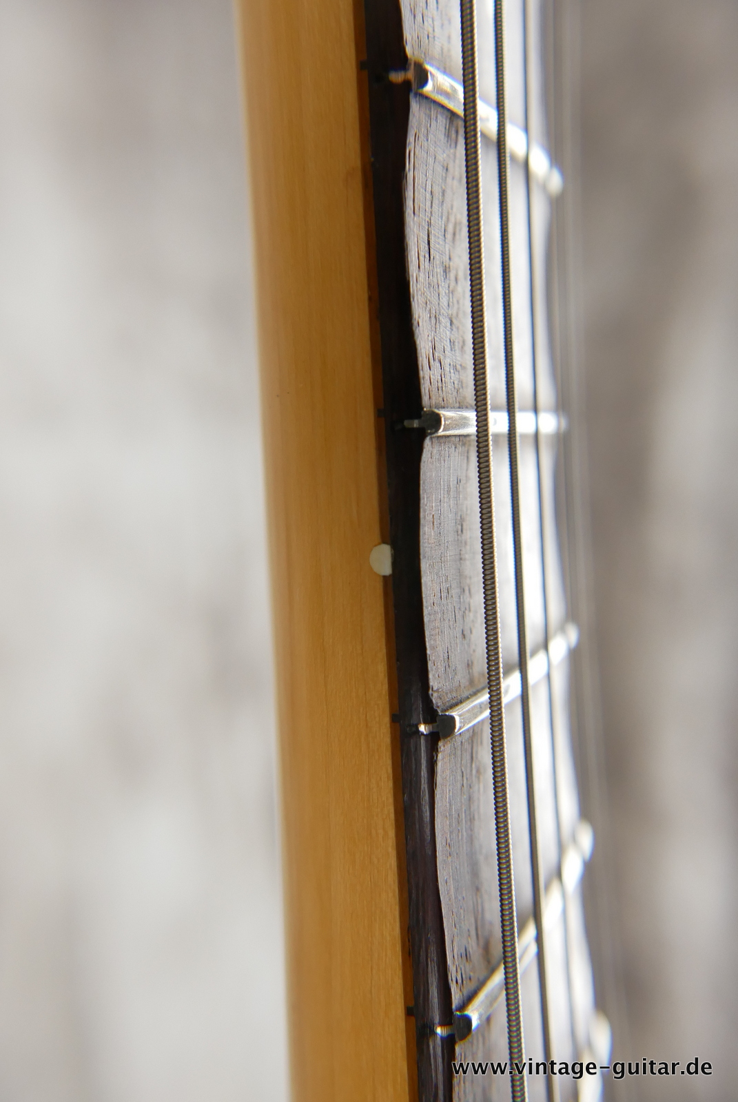 img/vintage/5217/Fender_Strat_Stratocaster_Ritchie_Blackmore_ST-72RB_madeinjapan_1997_olympic_white_singed_scalloped_fretboard-013.JPG
