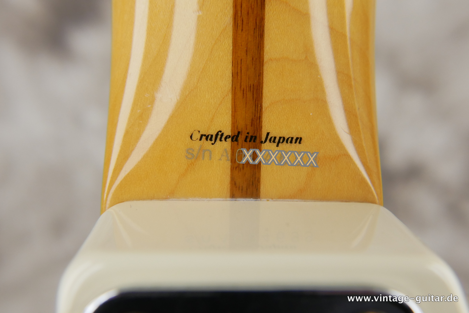 img/vintage/5217/Fender_Strat_Stratocaster_Ritchie_Blackmore_ST-72RB_madeinjapan_1997_olympic_white_singed_scalloped_fretboard-015.JPG