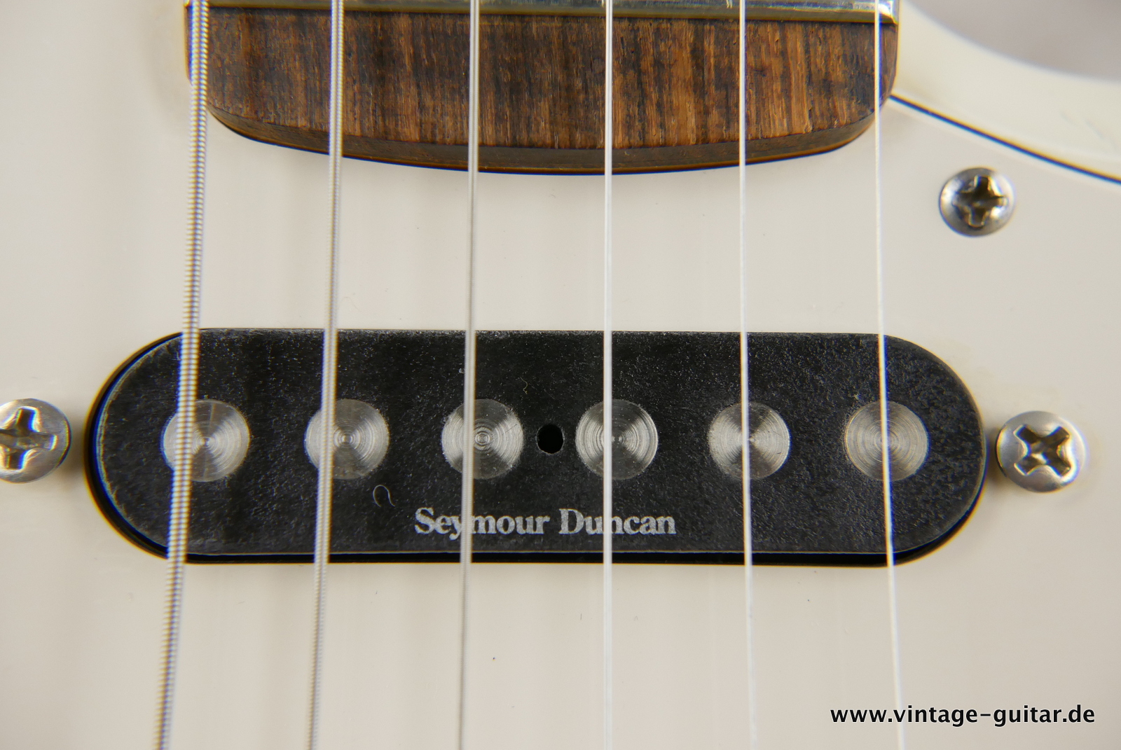 img/vintage/5217/Fender_Strat_Stratocaster_Ritchie_Blackmore_ST-72RB_madeinjapan_1997_olympic_white_singed_scalloped_fretboard-016.JPG