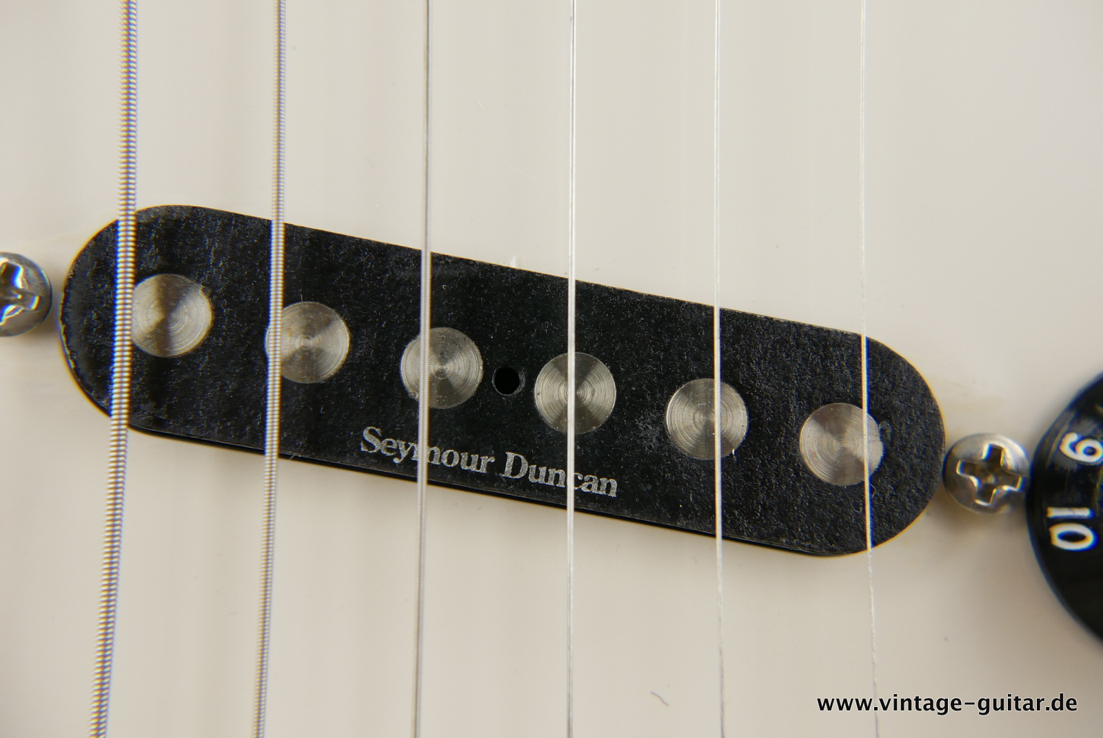 img/vintage/5217/Fender_Strat_Stratocaster_Ritchie_Blackmore_ST-72RB_madeinjapan_1997_olympic_white_singed_scalloped_fretboard-017.JPG