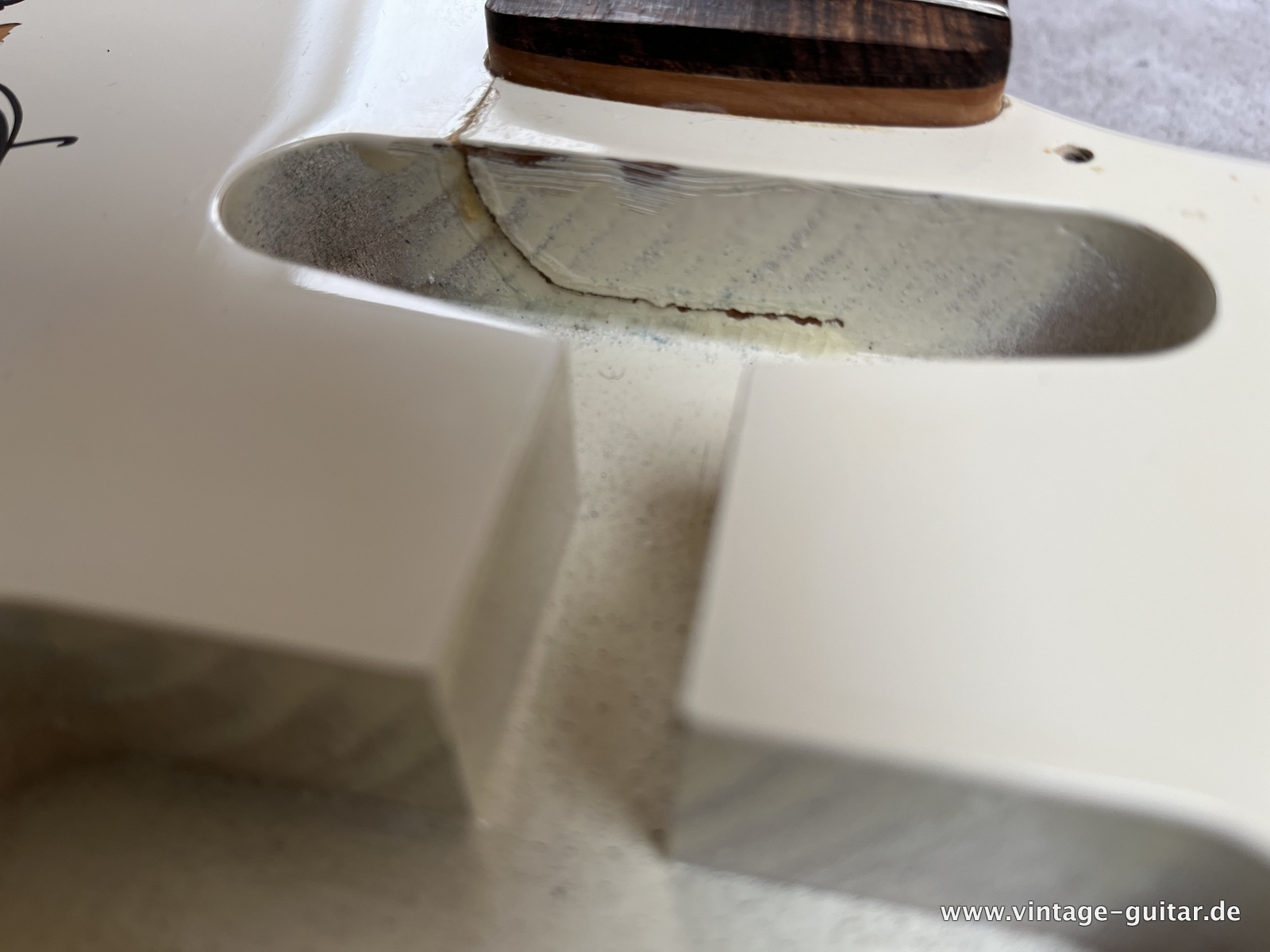 img/vintage/5217/Fender_Strat_Stratocaster_Ritchie_Blackmore_ST-72RB_madeinjapan_1997_olympic_white_singed_scalloped_fretboard-019.jpg