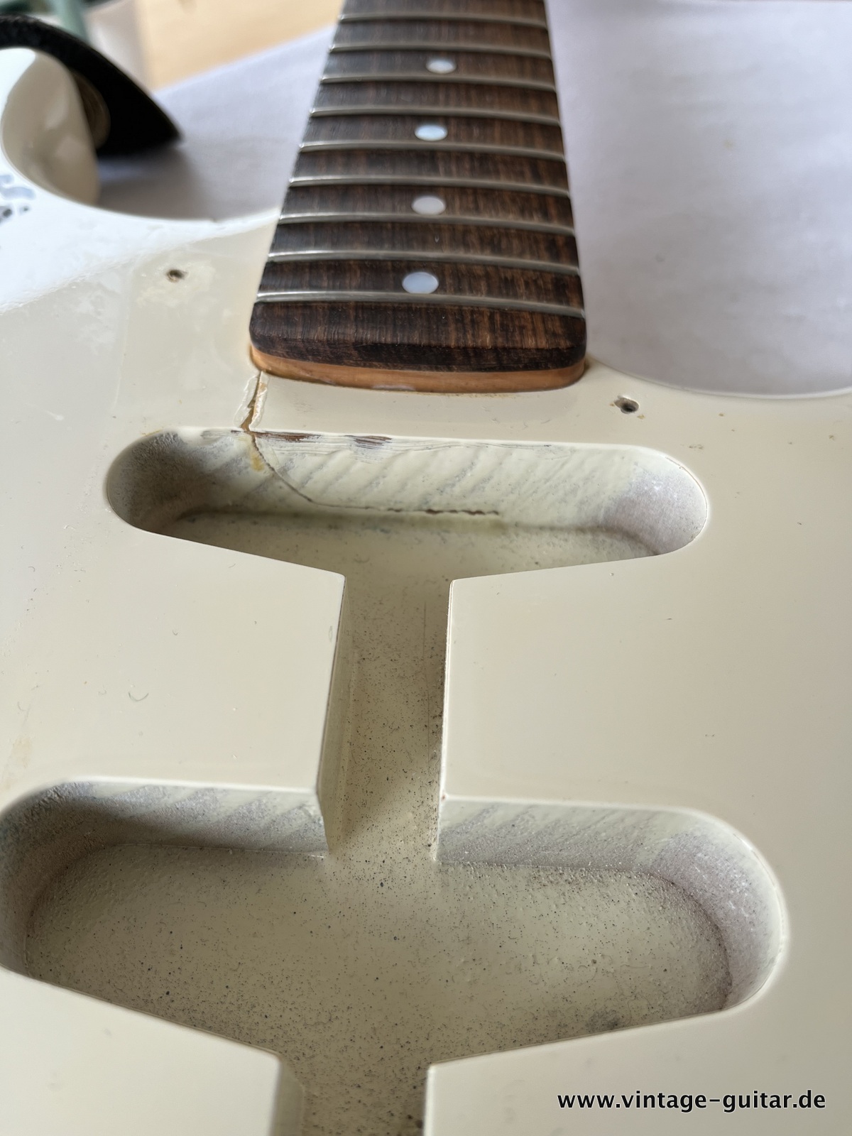 img/vintage/5217/Fender_Strat_Stratocaster_Ritchie_Blackmore_ST-72RB_madeinjapan_1997_olympic_white_singed_scalloped_fretboard-021.jpg