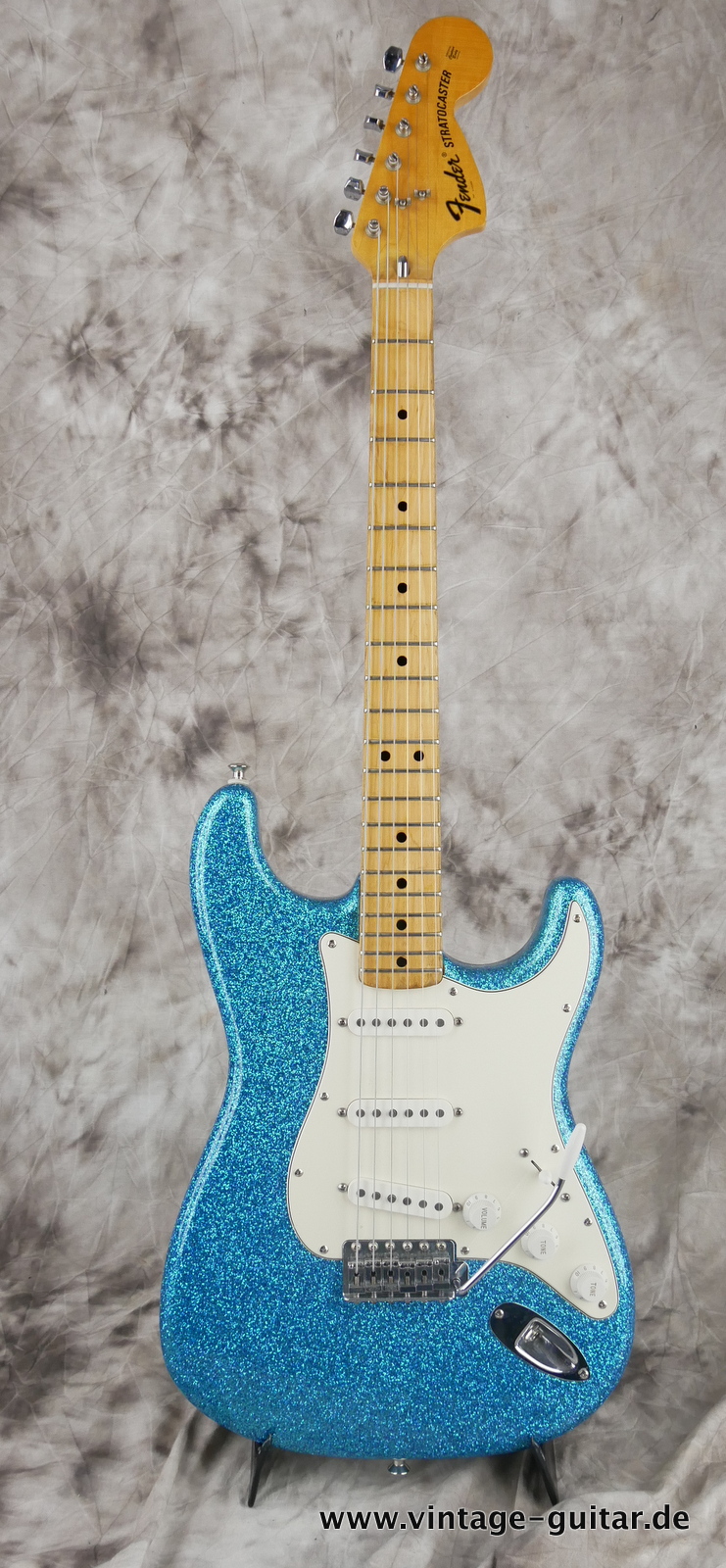 img/vintage/5223/Fender-Stratocaster-1974c-blue-sparkle-001.JPG