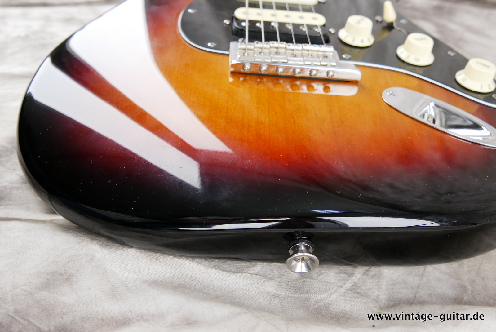 img/vintage/5229/Fender-Stratocaster-American-Standard-HSS-60th-Anniversary-2014-017.JPG