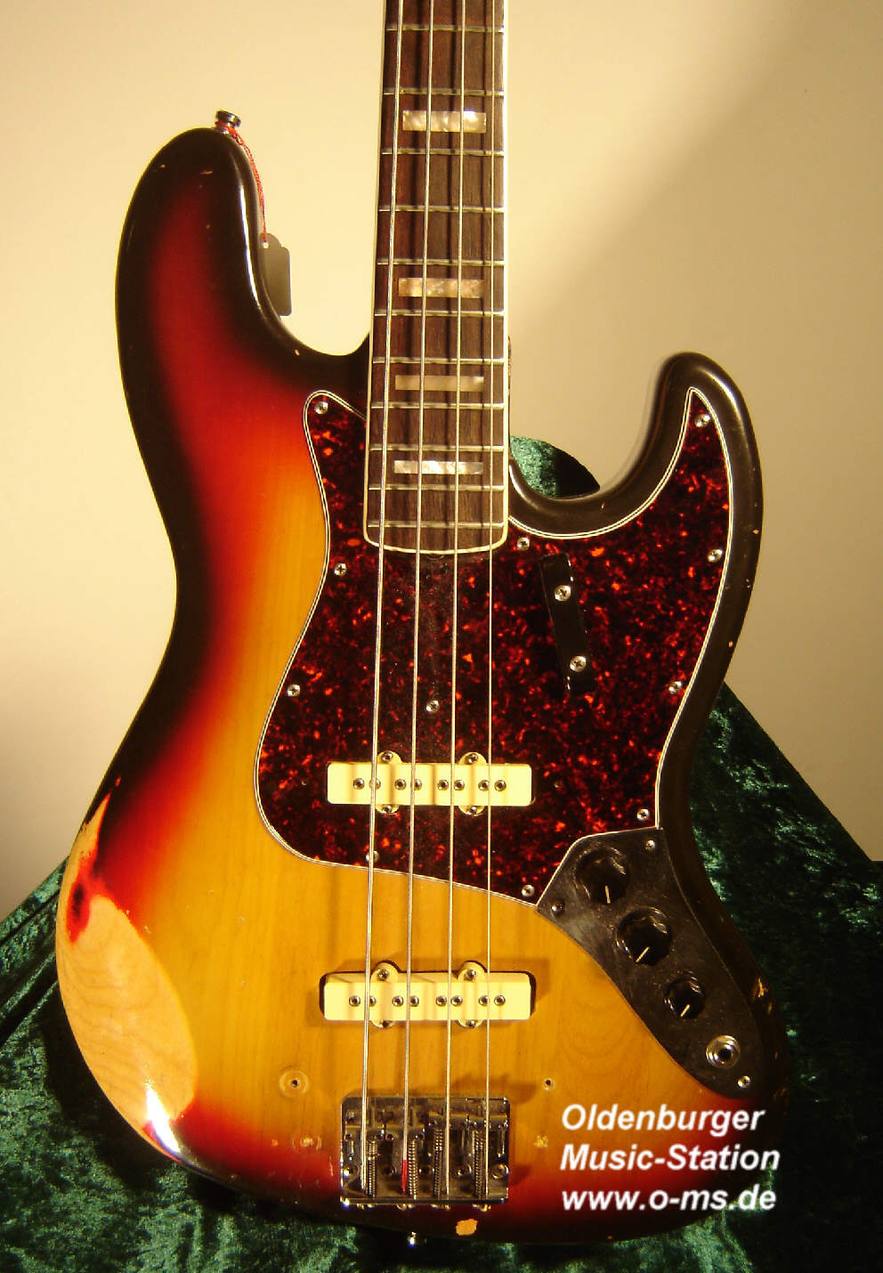 Fender-Jazz-Bass-1974-DiMarzios-2.jpg