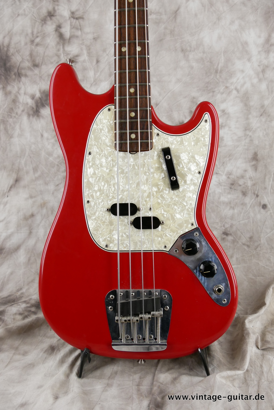 img/vintage/5232/Fender-Mustang-Bass-1966-dakota-red-003.JPG
