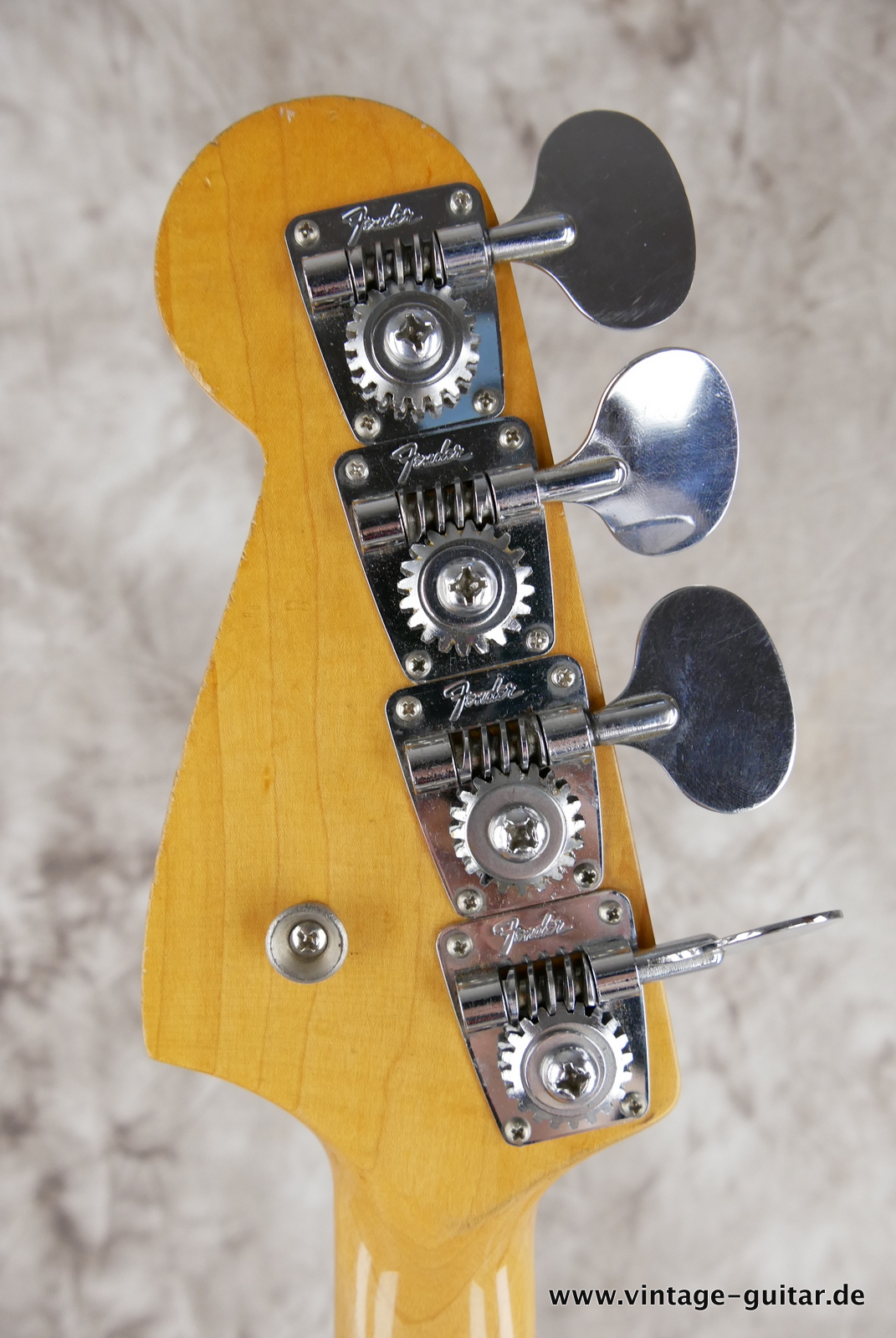 img/vintage/5232/Fender-Mustang-Bass-1966-dakota-red-006.JPG