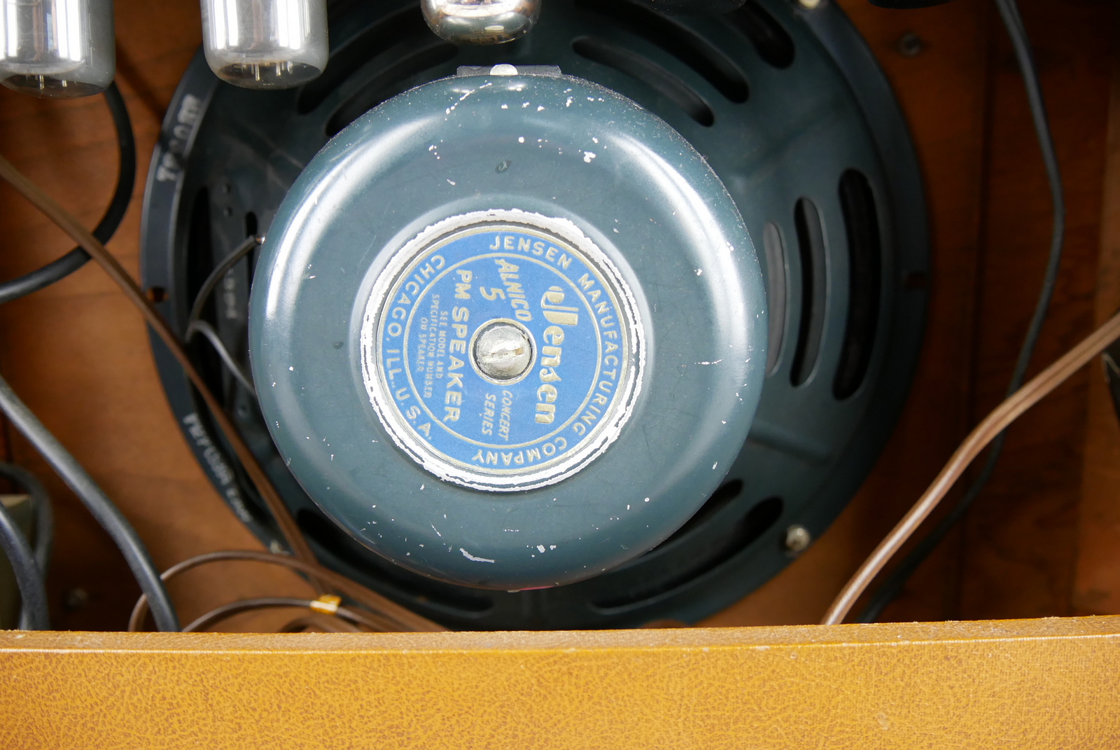img/vintage/5233/Gibson_GA_40_Les_Paul_Model_1953-009.JPG