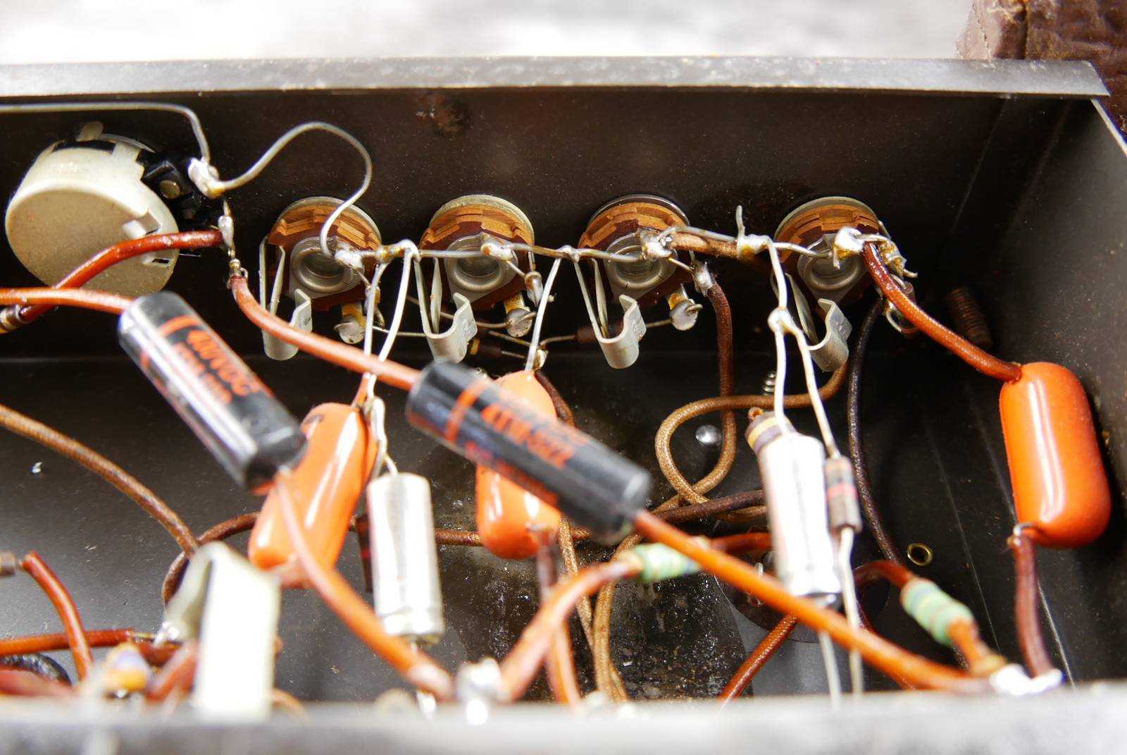 img/vintage/5233/Gibson_GA_40_Les_Paul_Model_1953-018.JPG