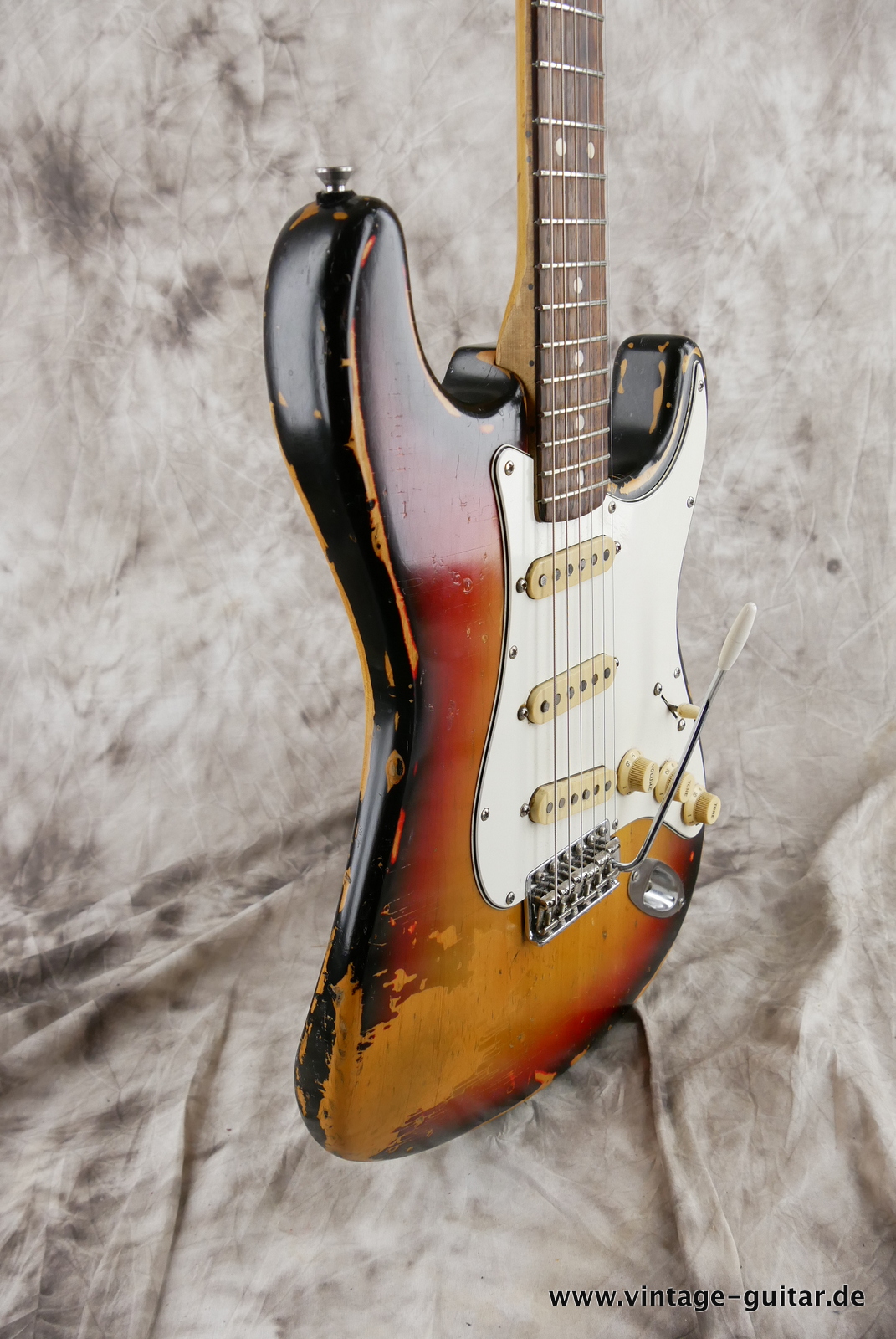 img/vintage/5235/Fender-Stratocaster-1974-sunburst-010.JPG